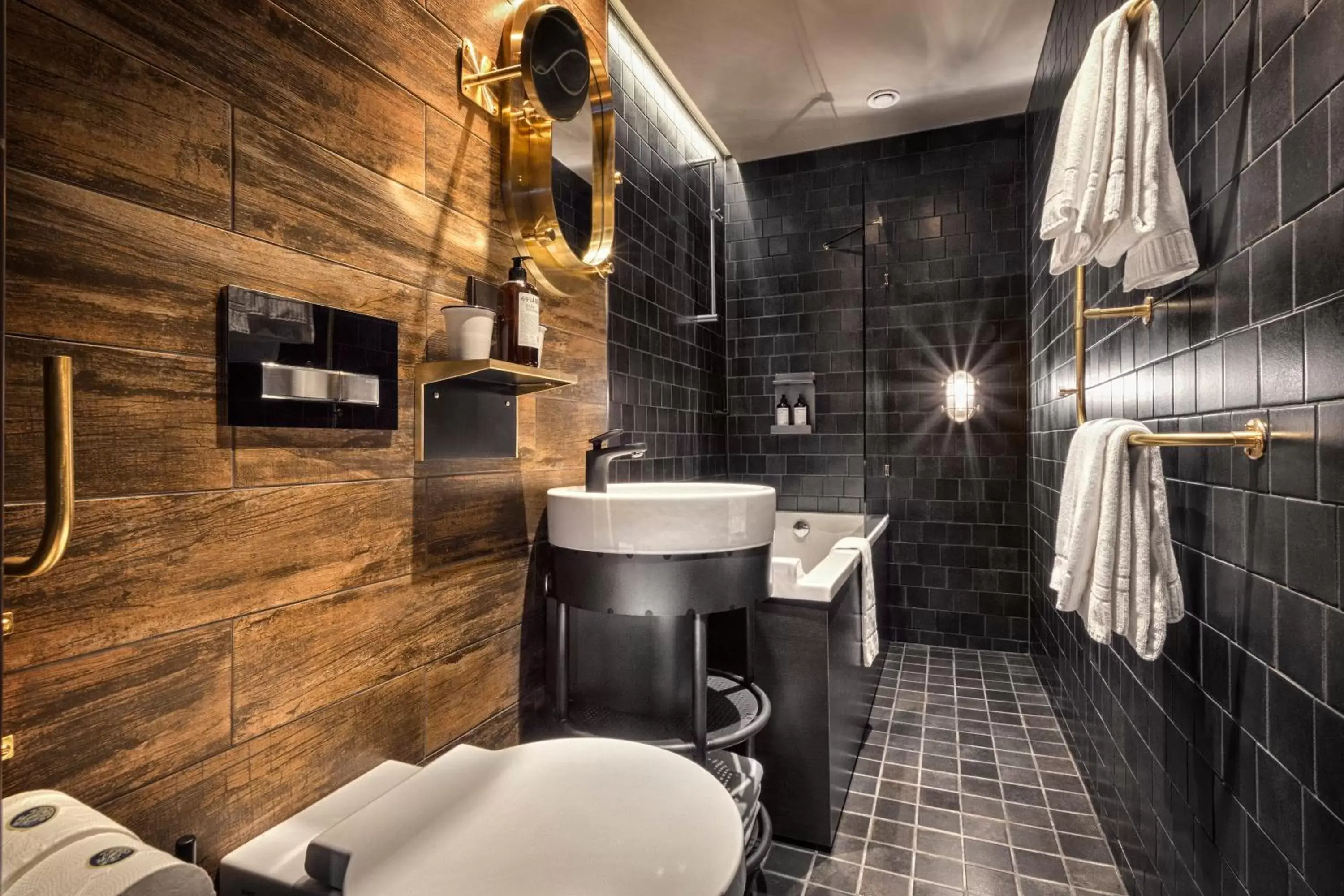 Bathroom in Stora Hotellet; BW Premier Collection