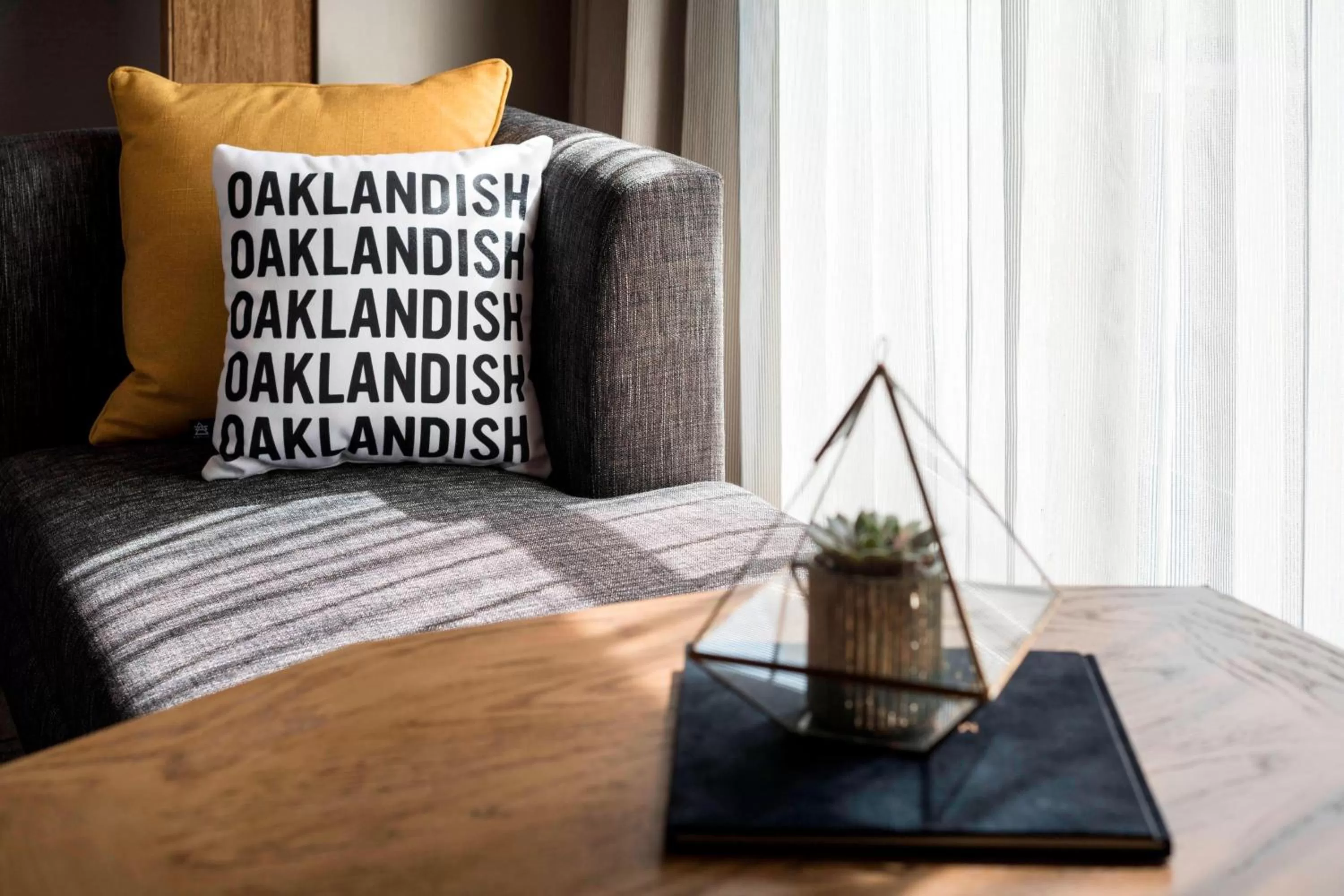 King Room with Bay View - High Floor/Hearing Accessible in Oakland Marriott City Center