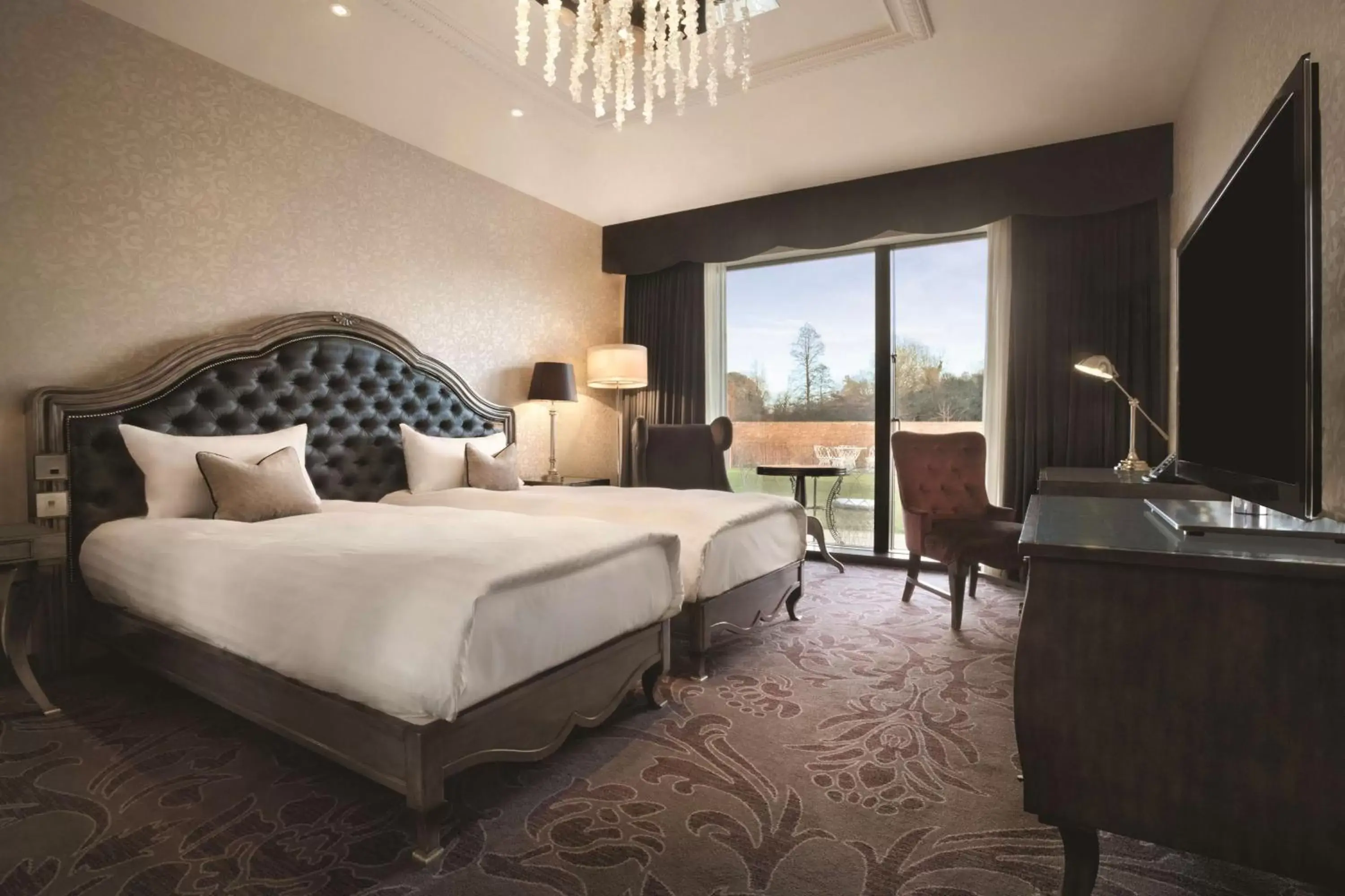Bedroom, Bed in Hilton London Syon Park