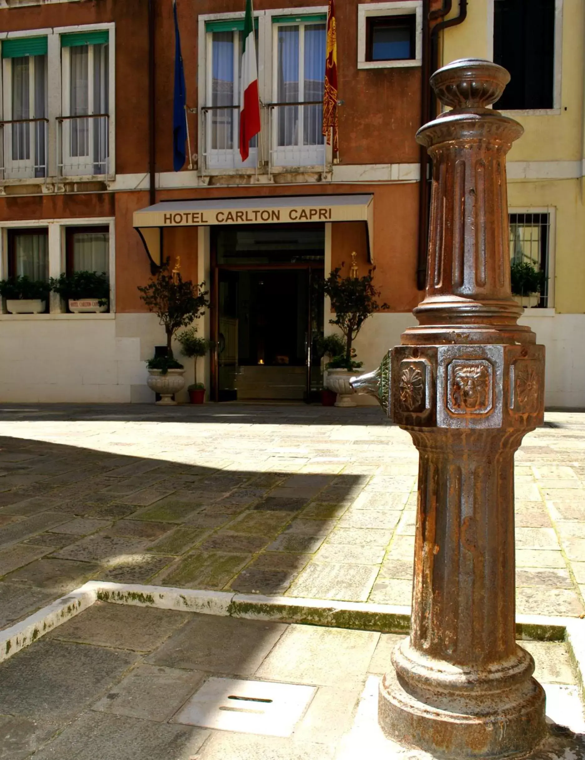 Facade/entrance in Hotel Carlton Capri