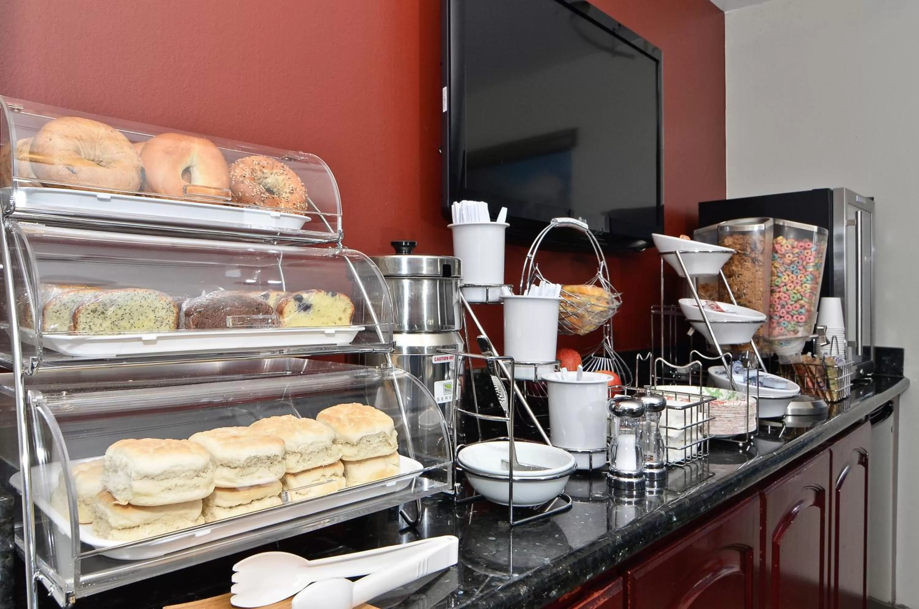 Food and drinks in Clackamas Inn and Suites