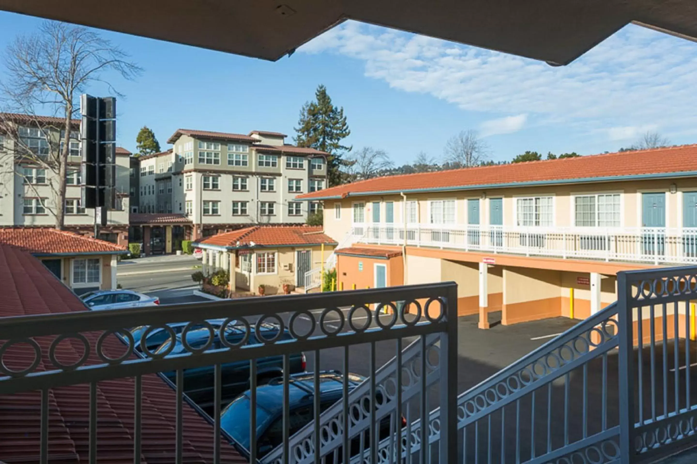 Property building, Balcony/Terrace in Howard Johnson By Wyndham Berkeley