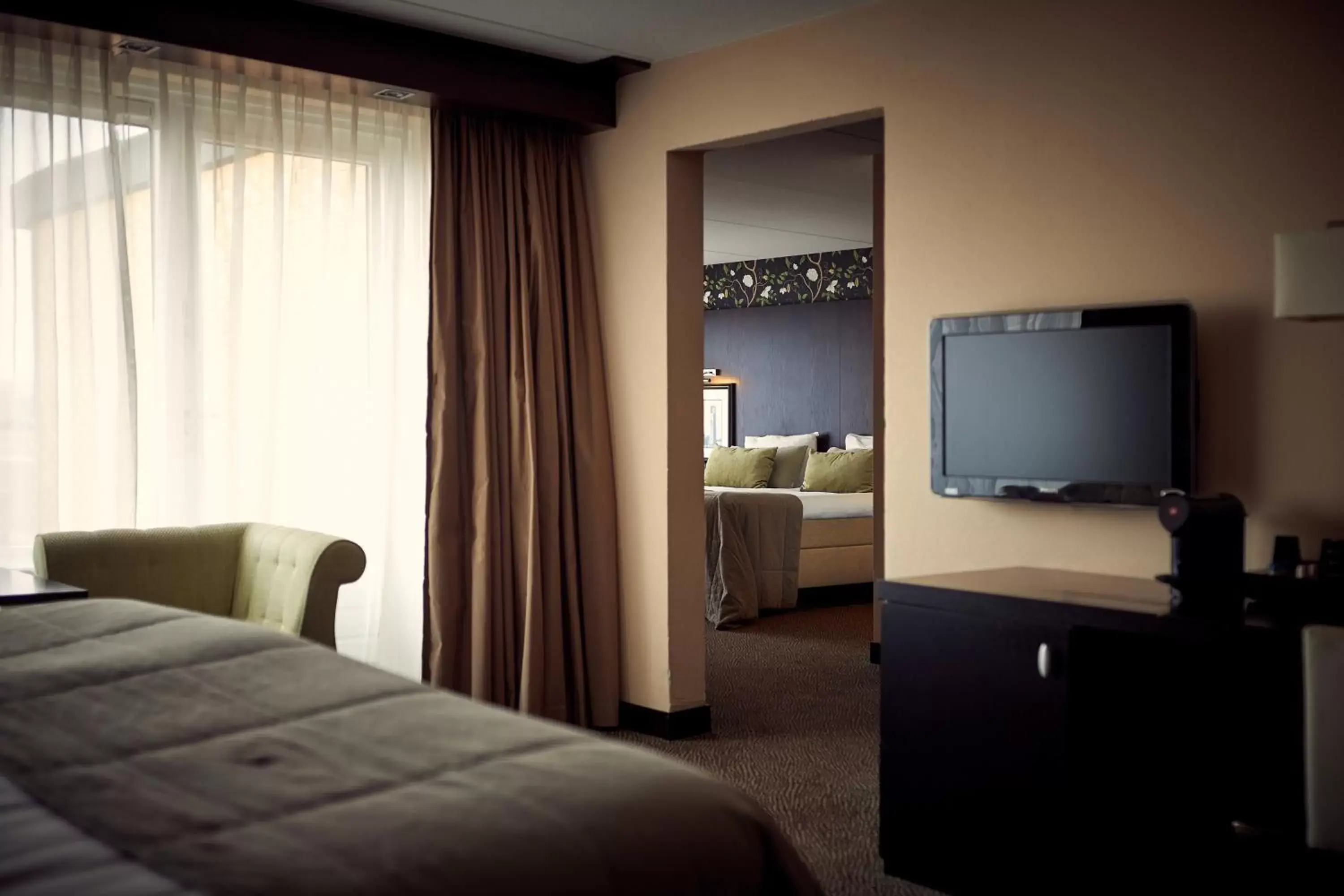 Bedroom, TV/Entertainment Center in Van der Valk Hotel Emmeloord