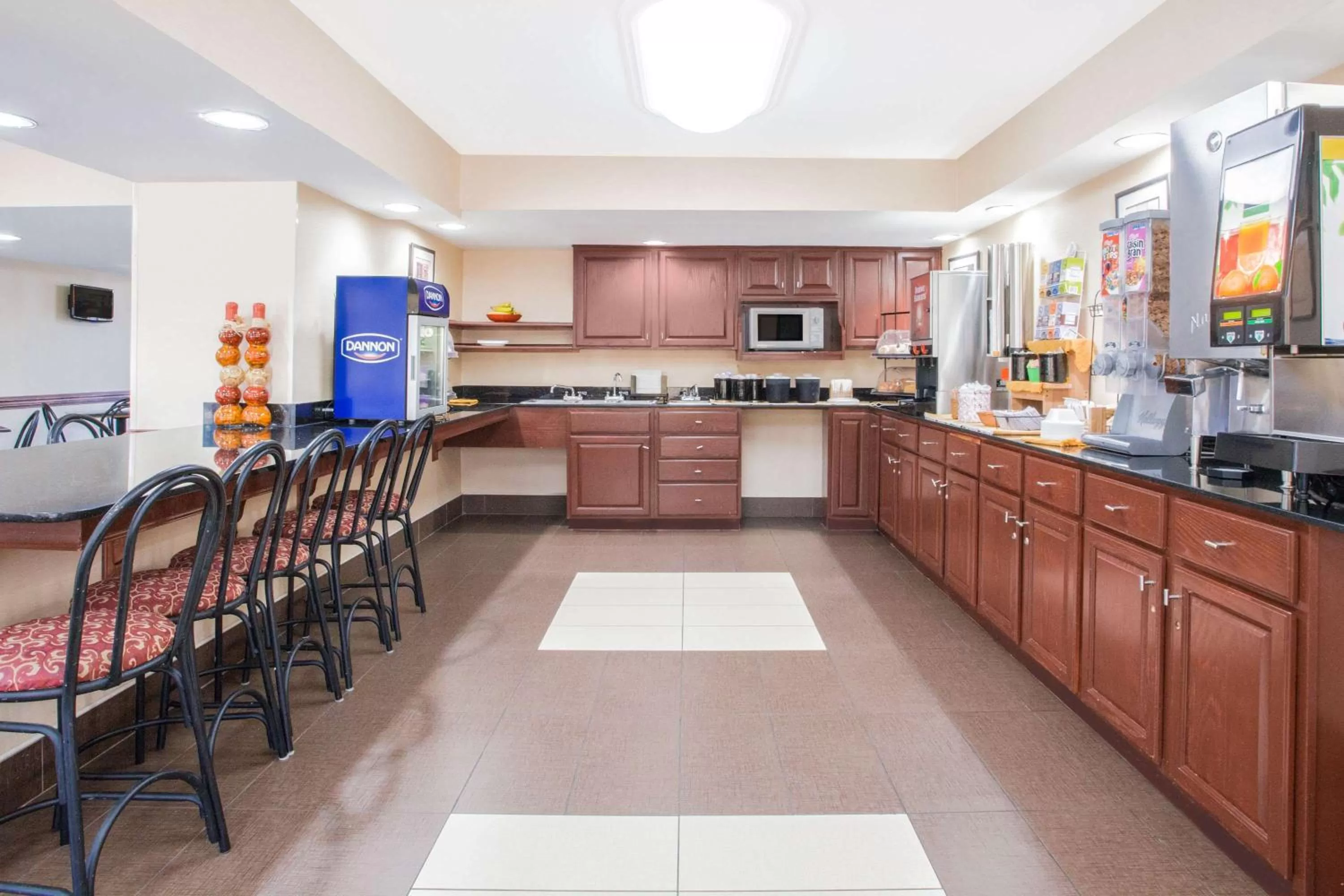 Restaurant/places to eat in Ramada by Wyndham Edgewood Hotel & Conference Center