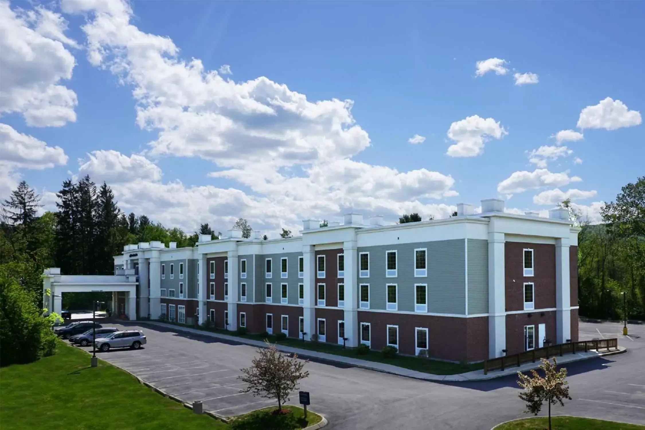 Property building in Hampton Inn & Suites Berkshires-Lenox Property building in Hampton Inn & Suites Berkshires-Lenox