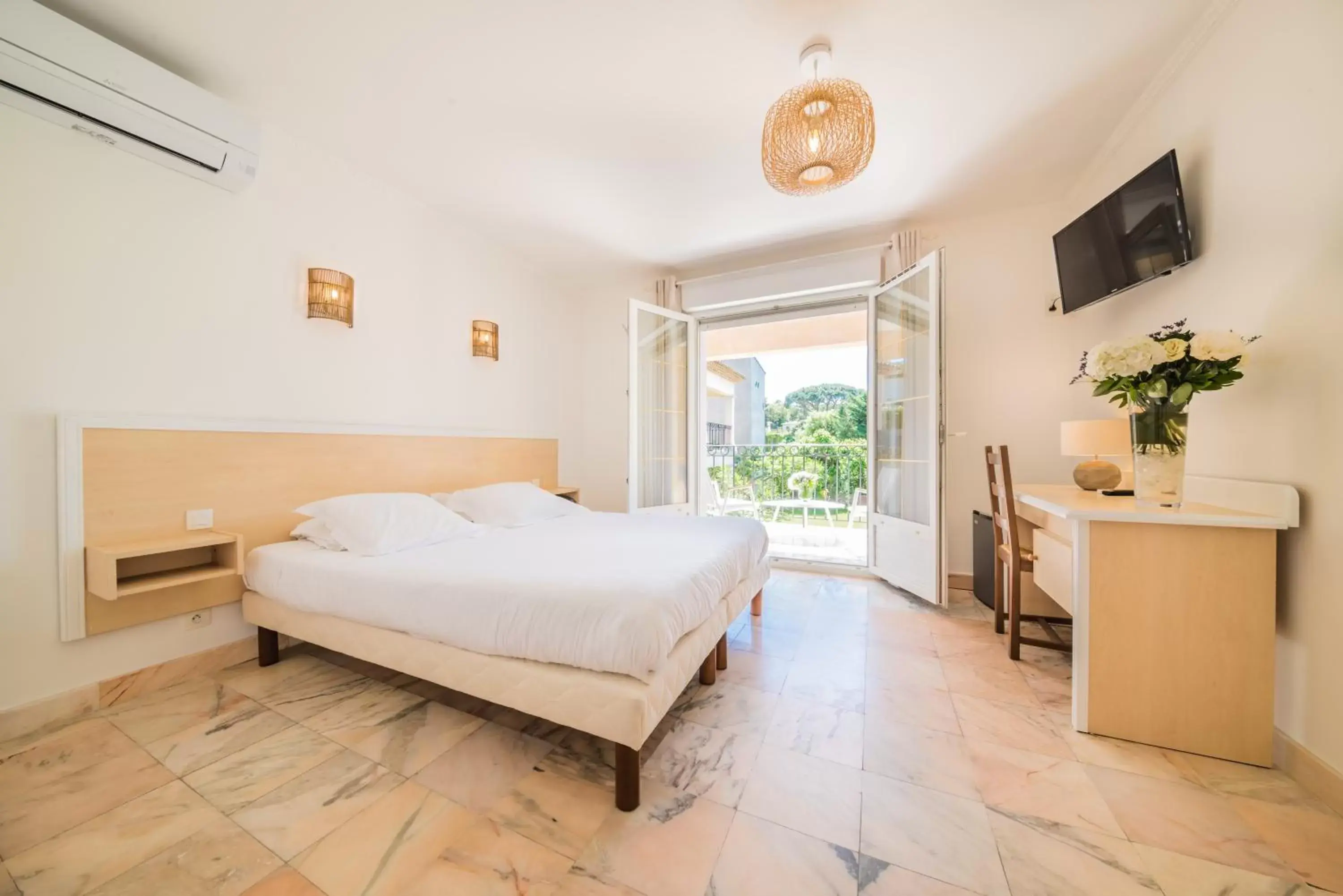 Bedroom in Hotel Brin d'Azur - Saint Tropez
