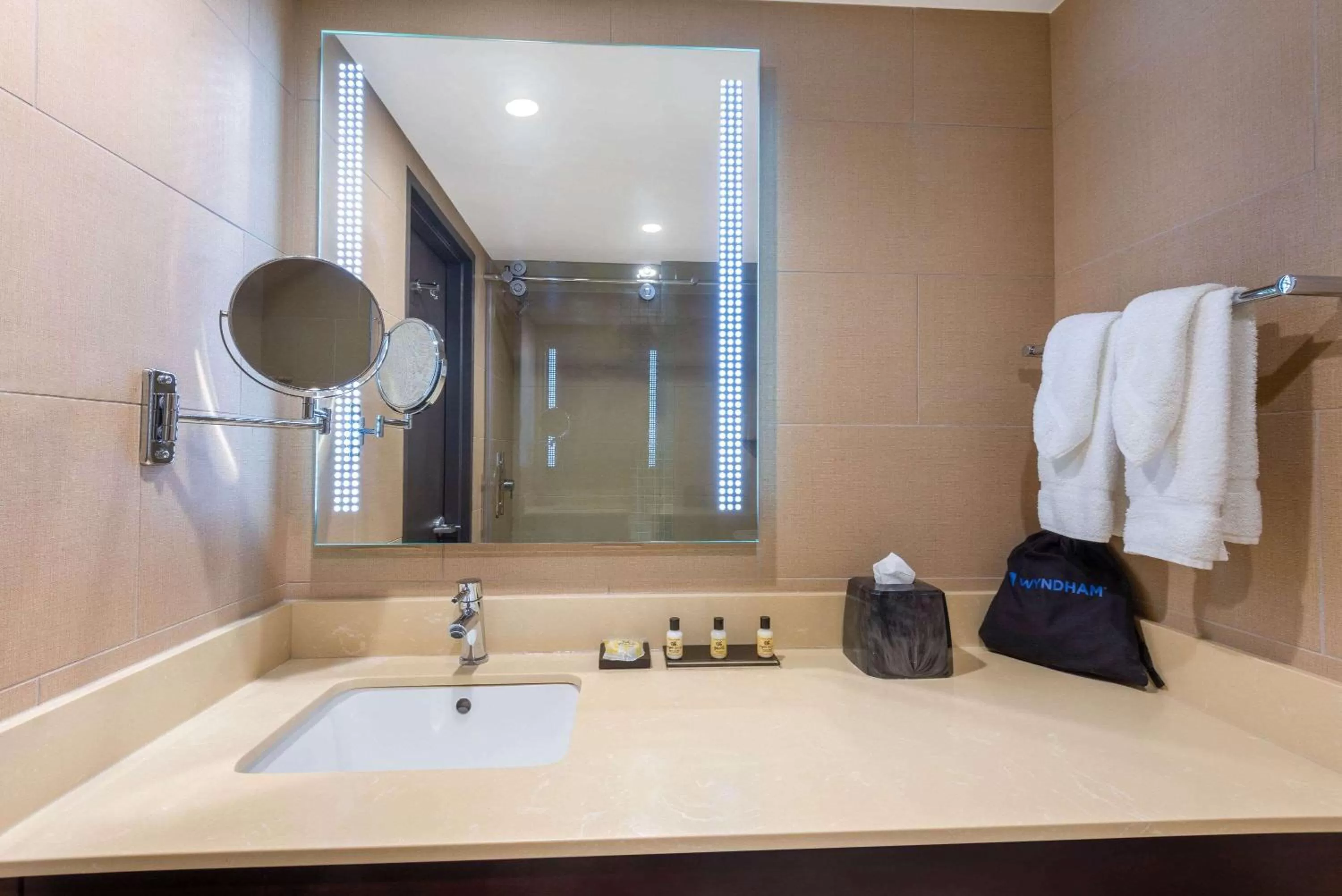 Bathroom in Wyndham Lancaster Resort and Convention Center