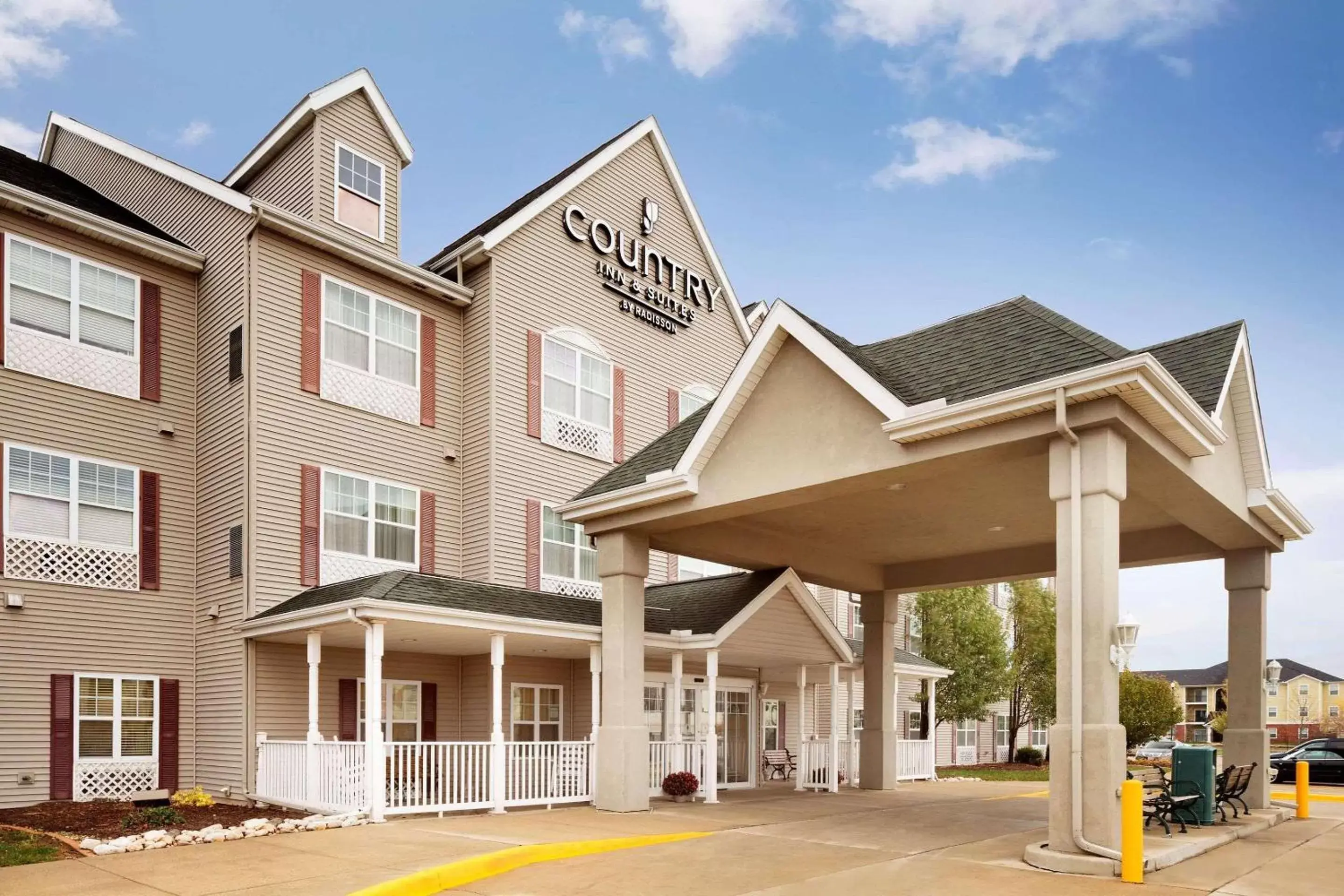 Property Building in Country Inn & Suites by Radisson, Champaign North, IL