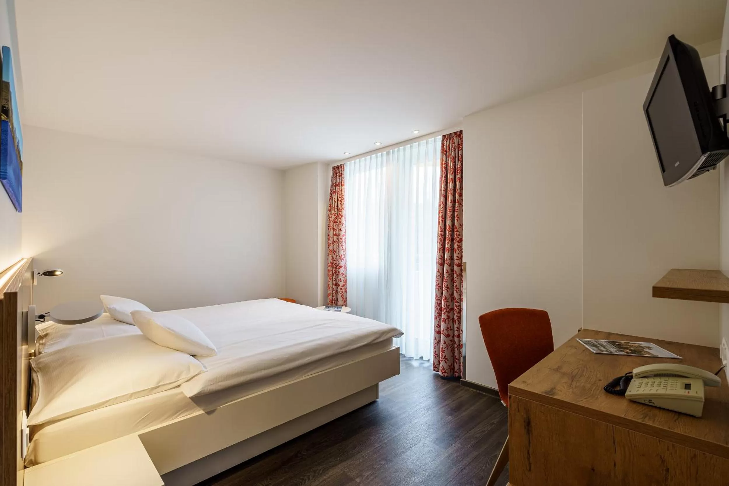 Photo of the whole room, Bed in Hotel Bernerhof