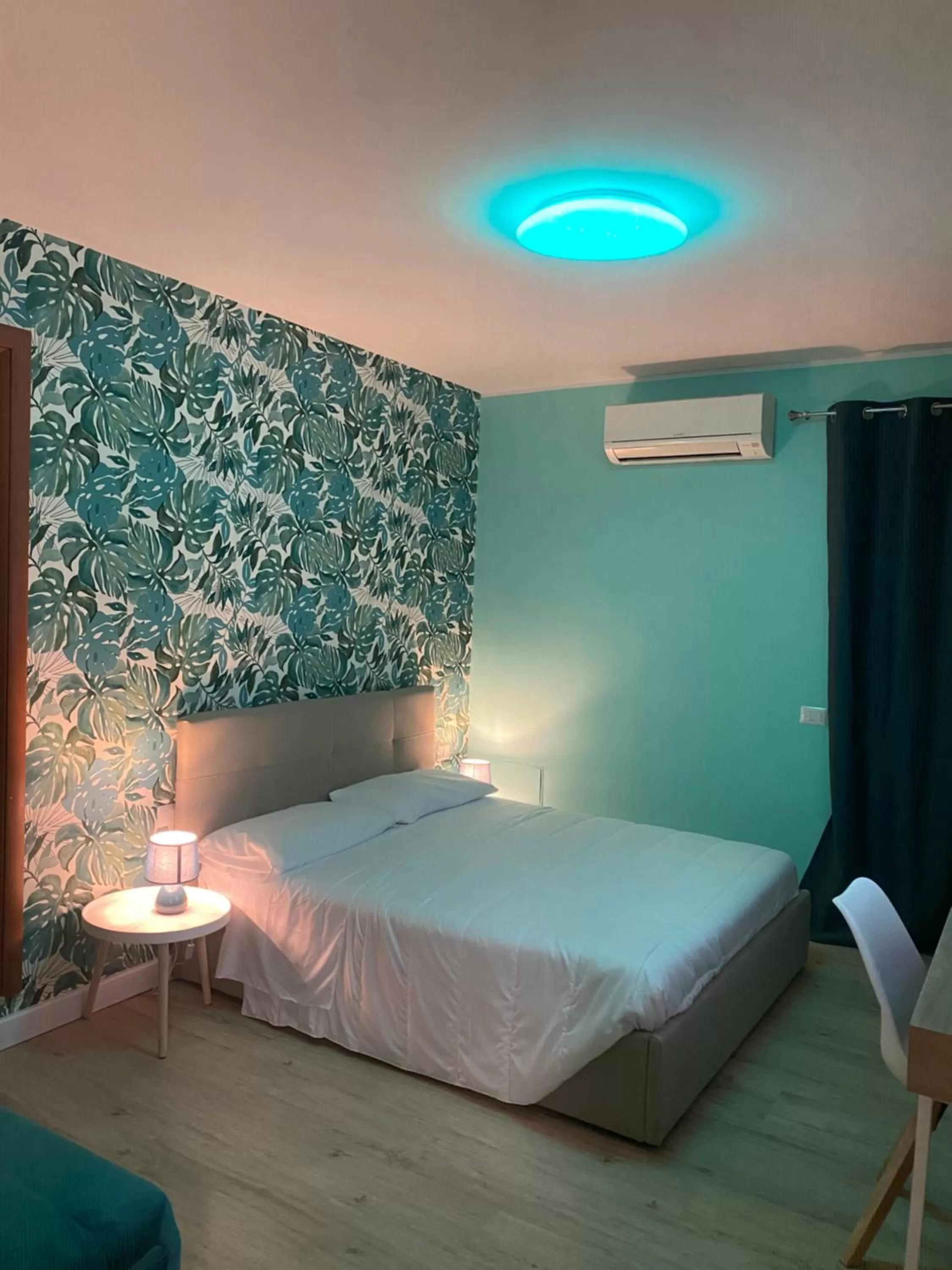 Bed in Casa flowers 2