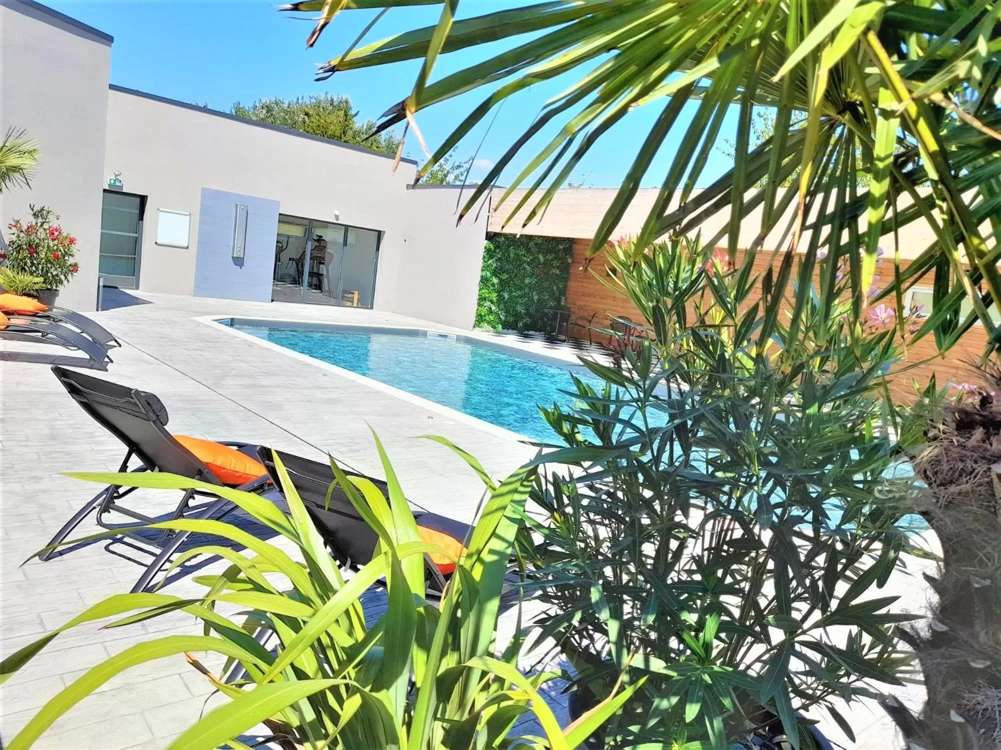 Swimming pool in ibis Saint-Nazaire - Trignac