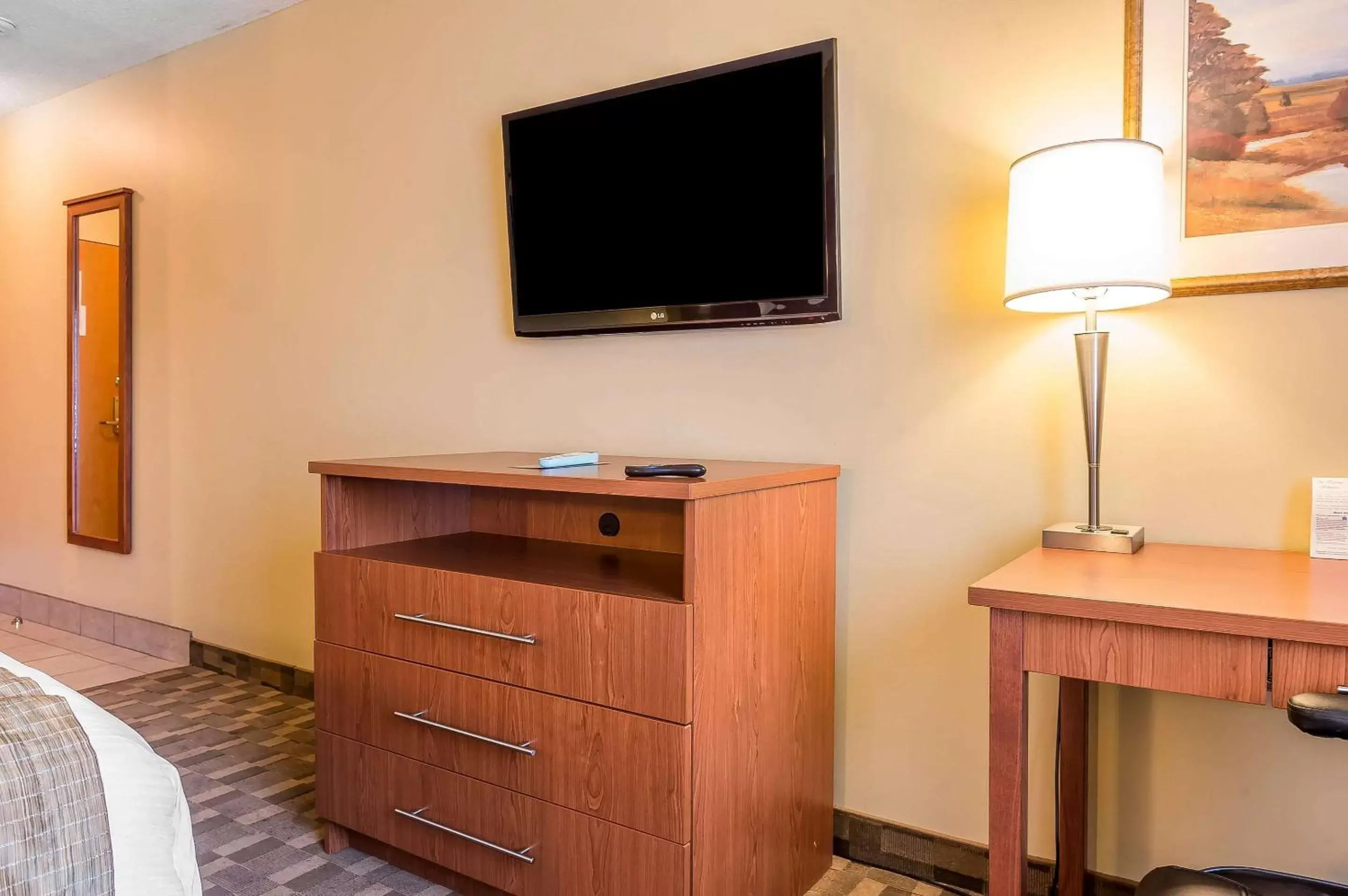 Photo of the whole room, TV/Entertainment Center in Quality Inn & Suites Hawkesbury