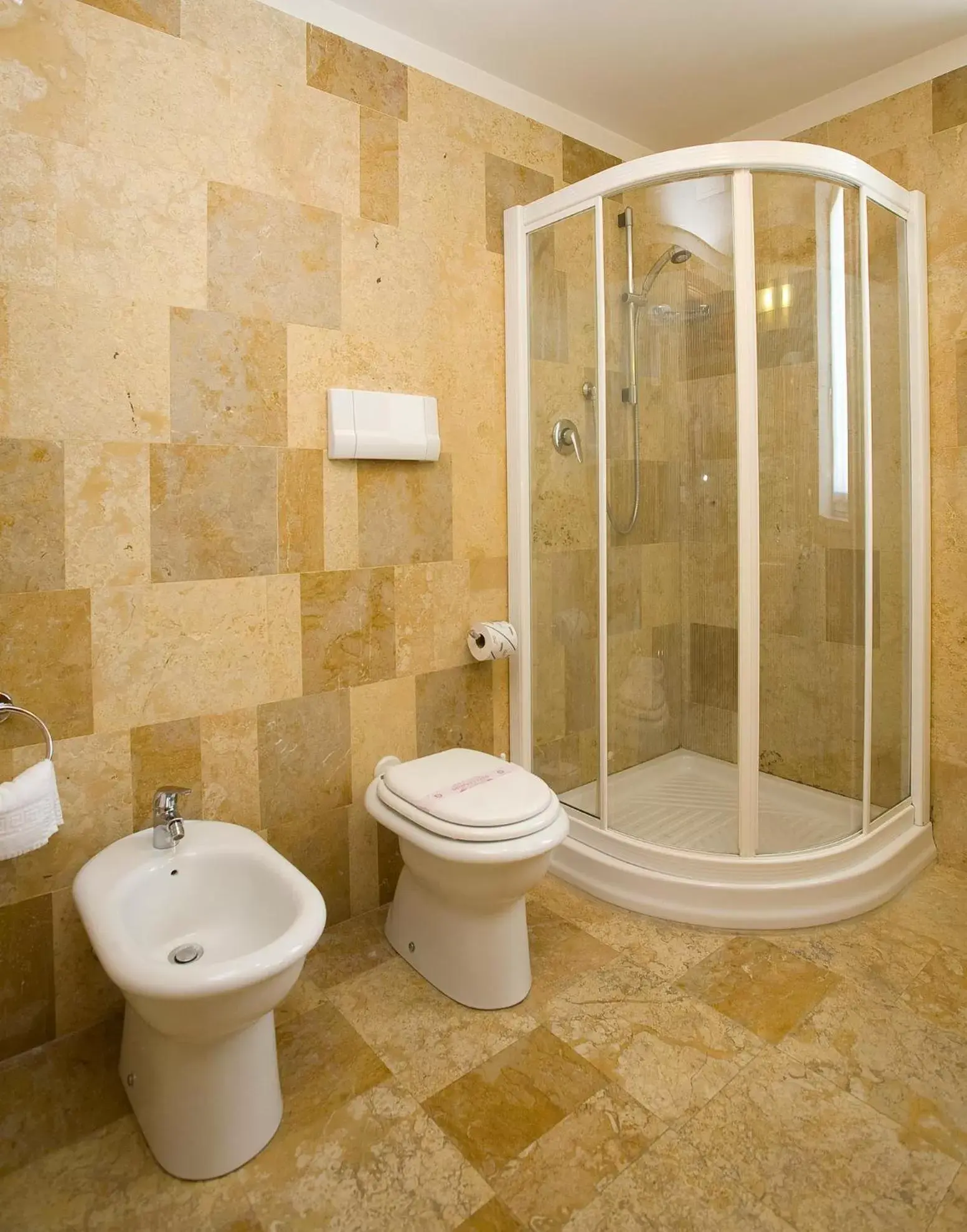 Shower, Bathroom in Best Western Park Hotel Continental