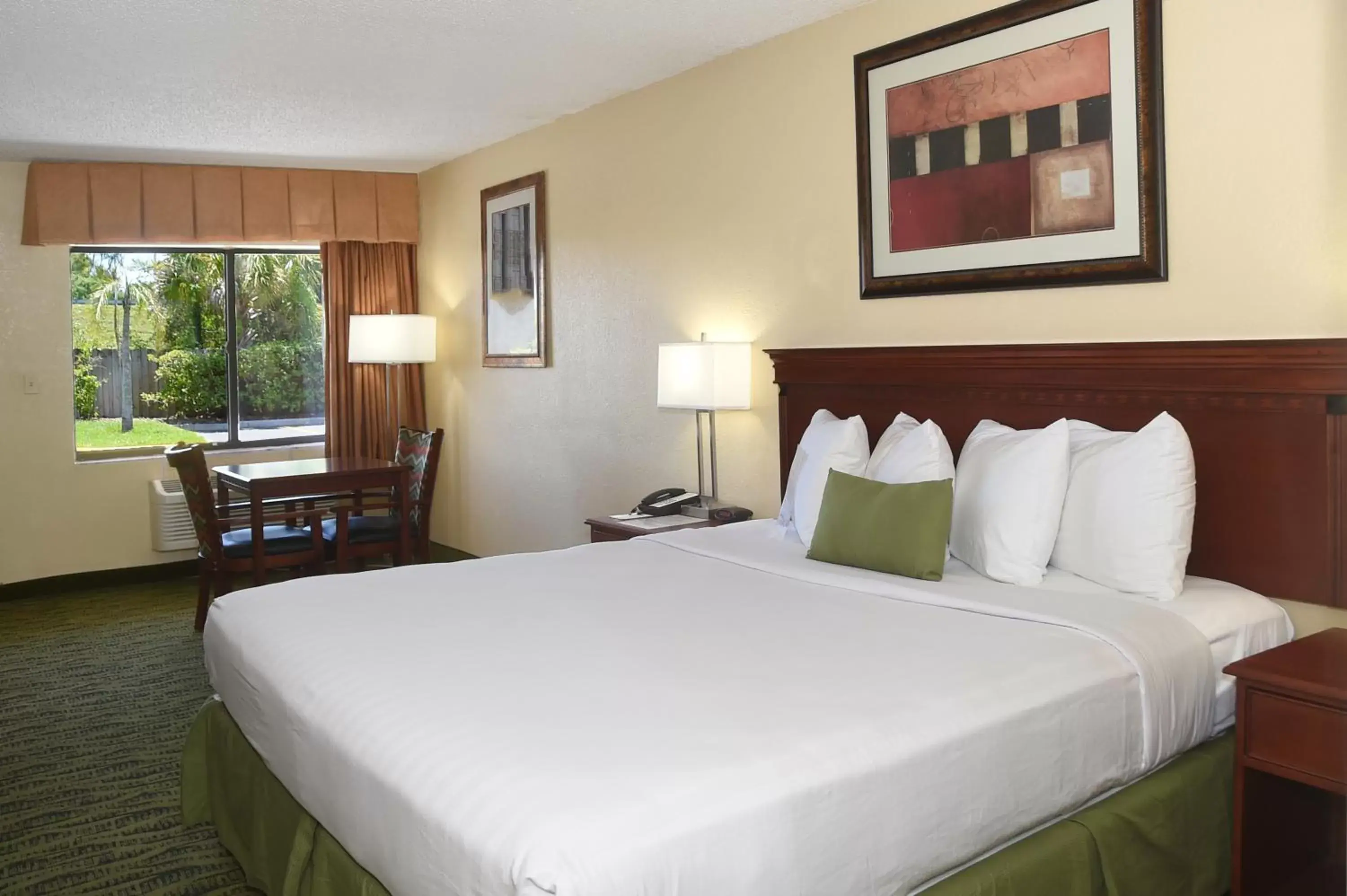 King Suite with Sofa Bed - Non-Smoking in Best Western Orlando East Inn & Suites