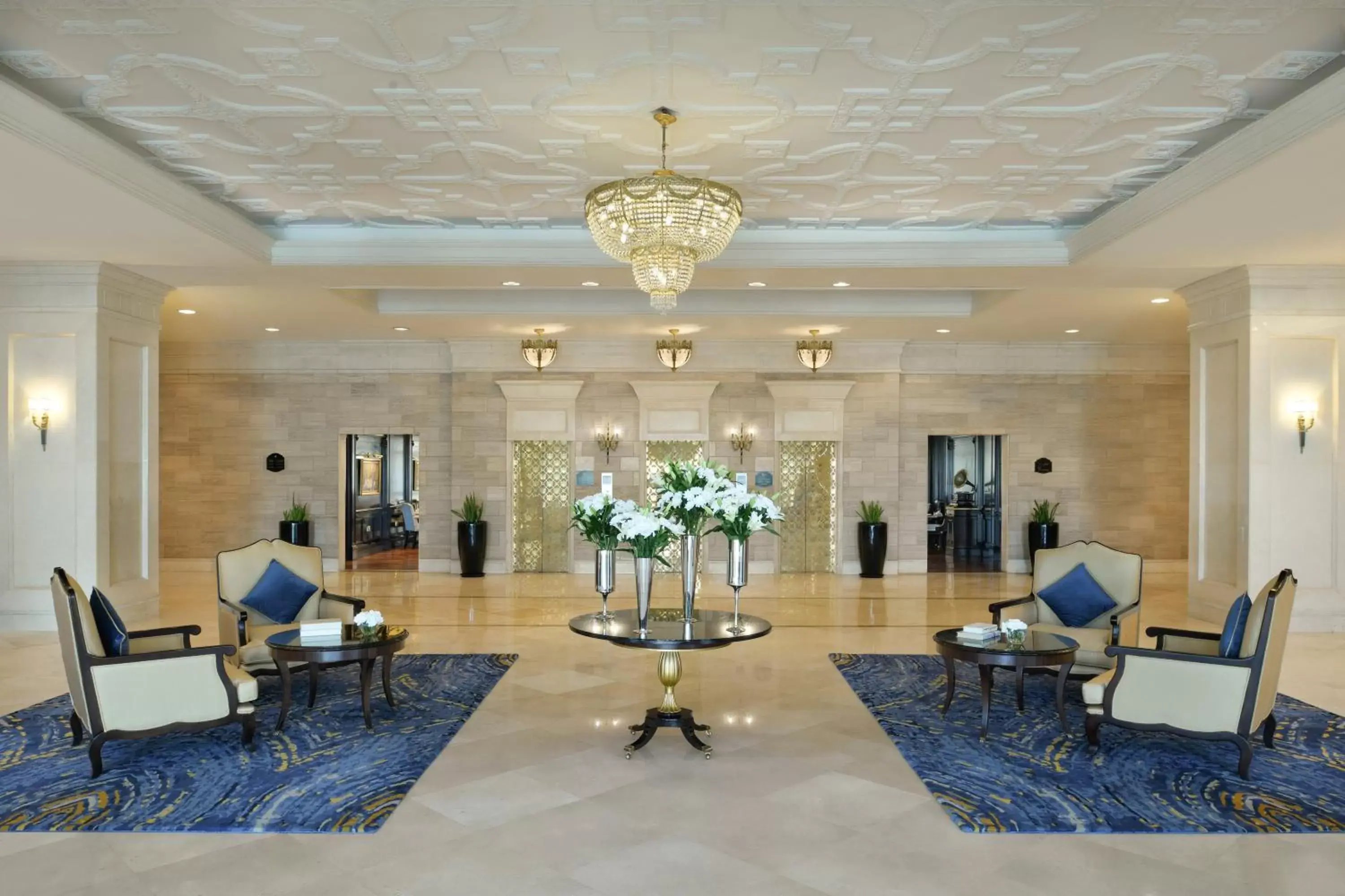 Lobby or reception in Al Aziziyah Boutique Hotel