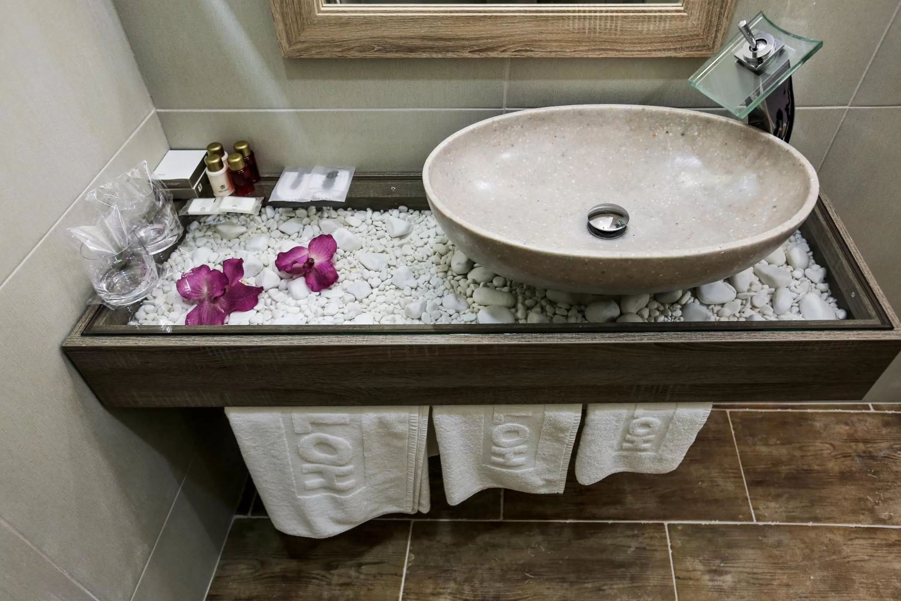 Bathroom in Garni Hotel Zen free parking