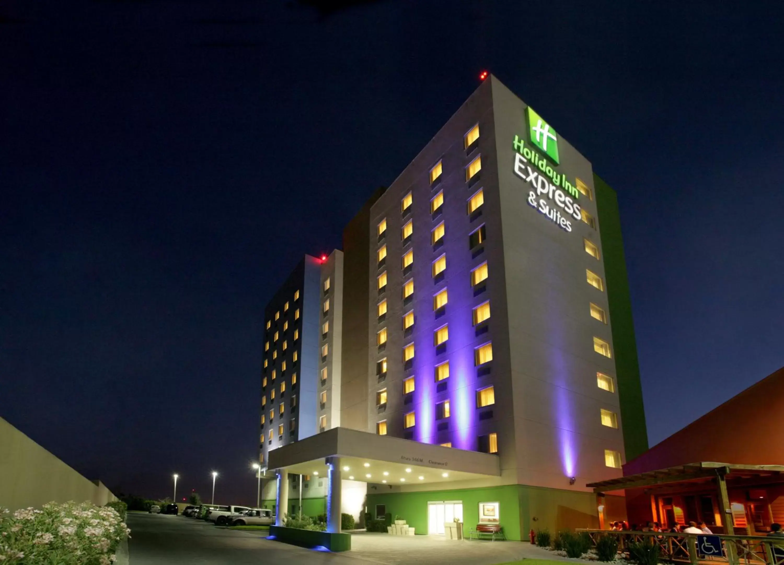 Property Building in Holiday Inn Express & Suites Monterrey Aeropuerto, an IHG Hotel