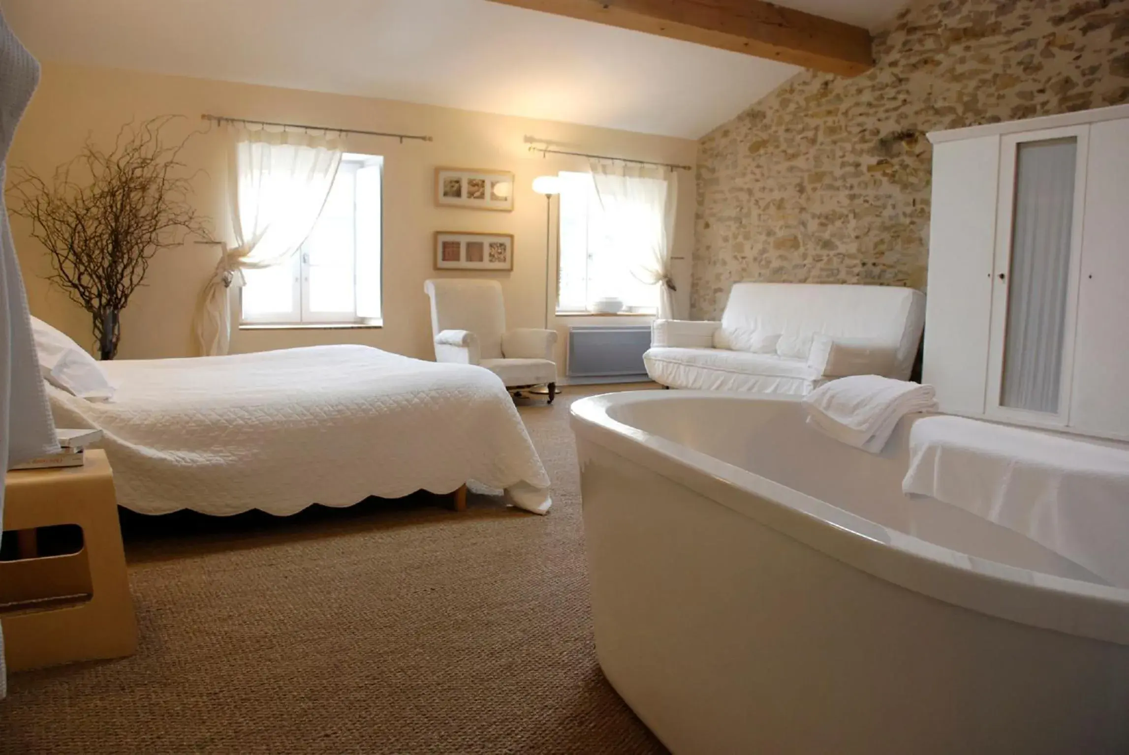 Photo of the whole room, Bed in La Maison Vieille Maison d'Hôtes & Gîtes