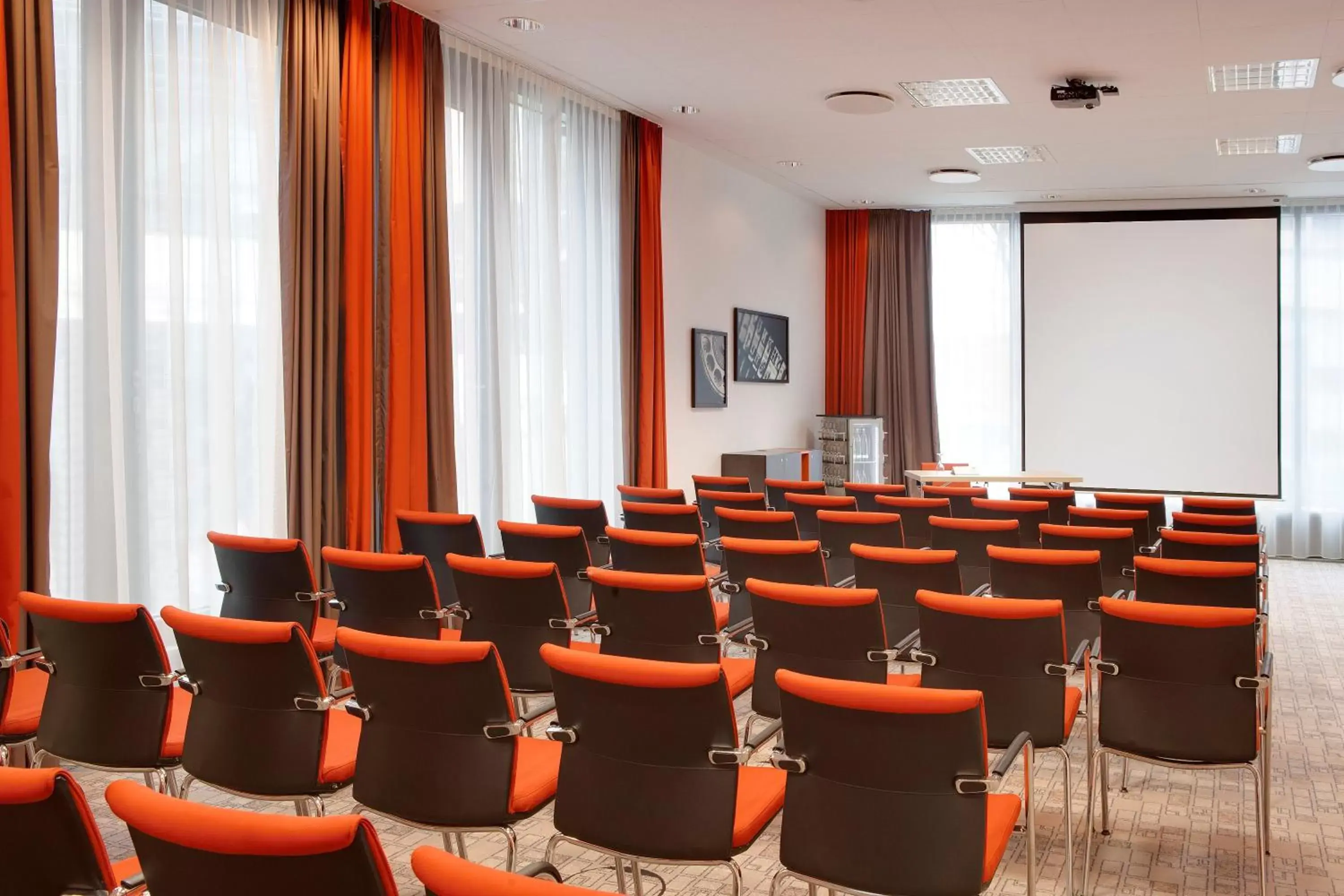 Meeting/conference room in Holiday Inn Berlin City East Side, an IHG Hotel