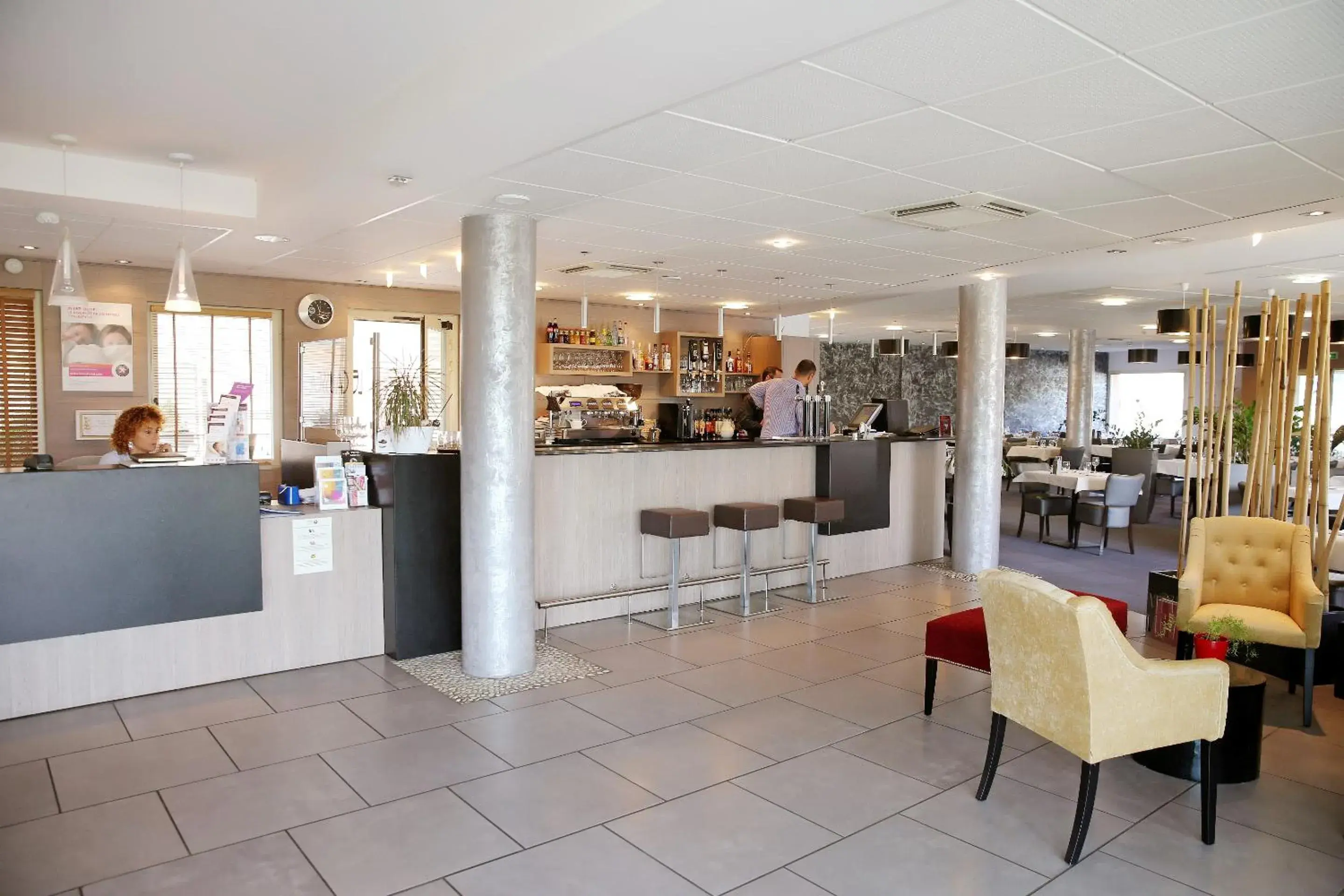 Lobby or reception, Lounge/Bar in The Originals City, Hotel Le Caussea, Castres (Inter-Hotel)