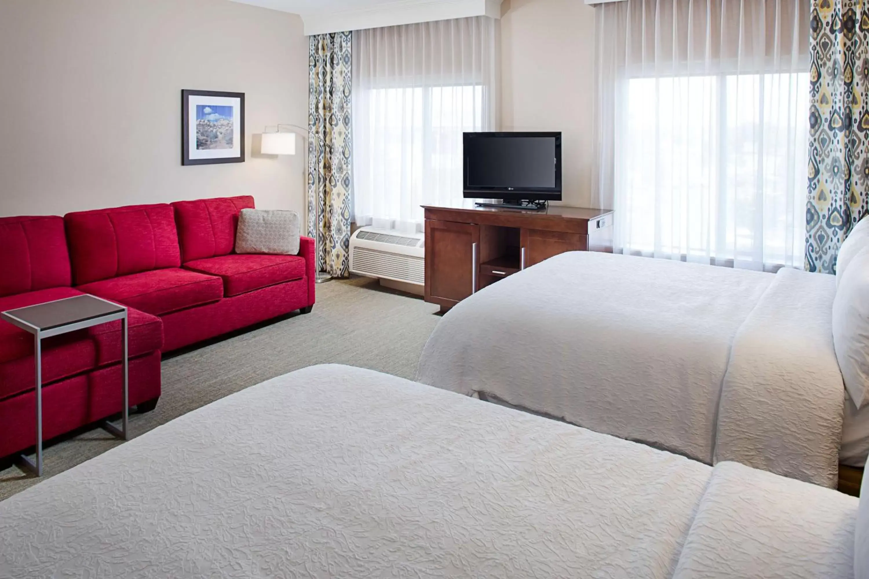 Bed, TV/Entertainment Center in Hampton Inn & Suites Palmdale