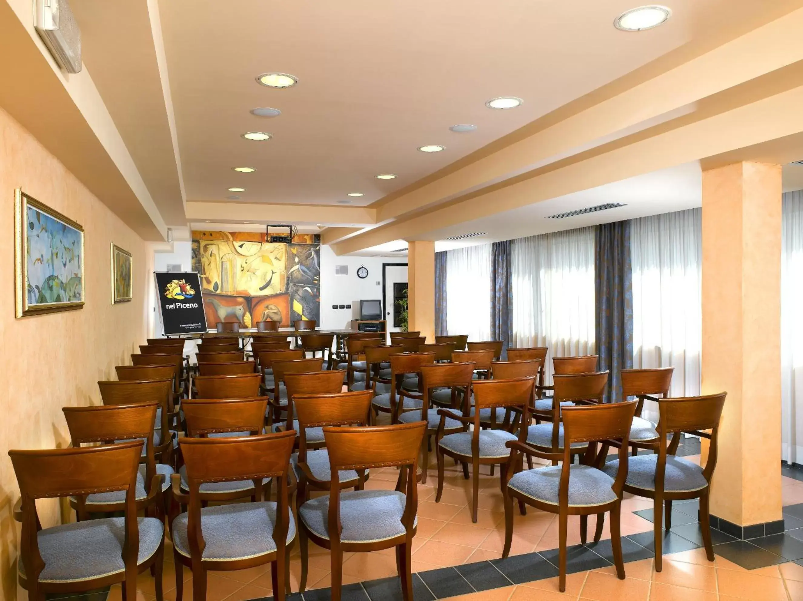 Meeting/conference room, Restaurant/Places to Eat in Hotel International