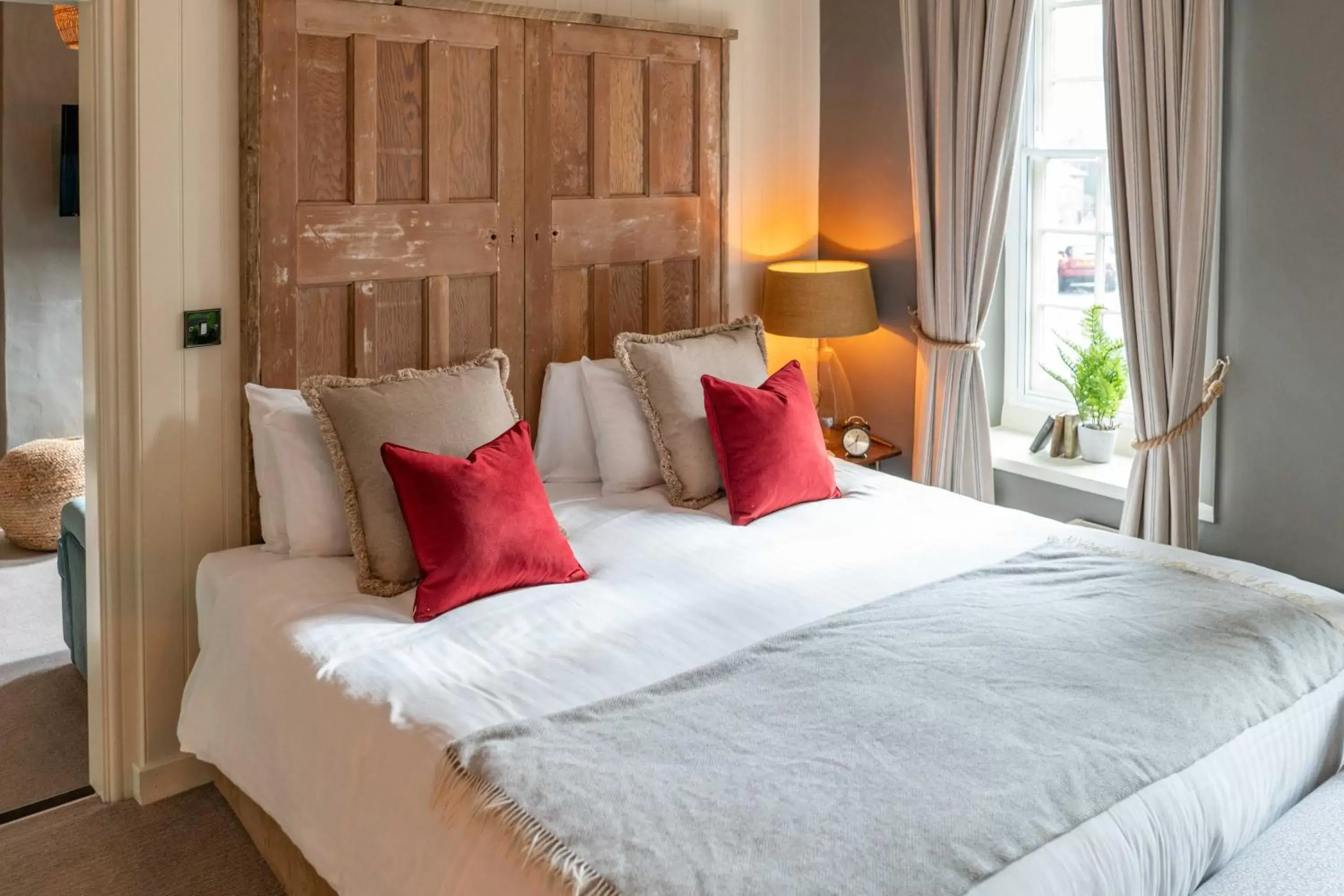 Bed in The George Inn & Plaine