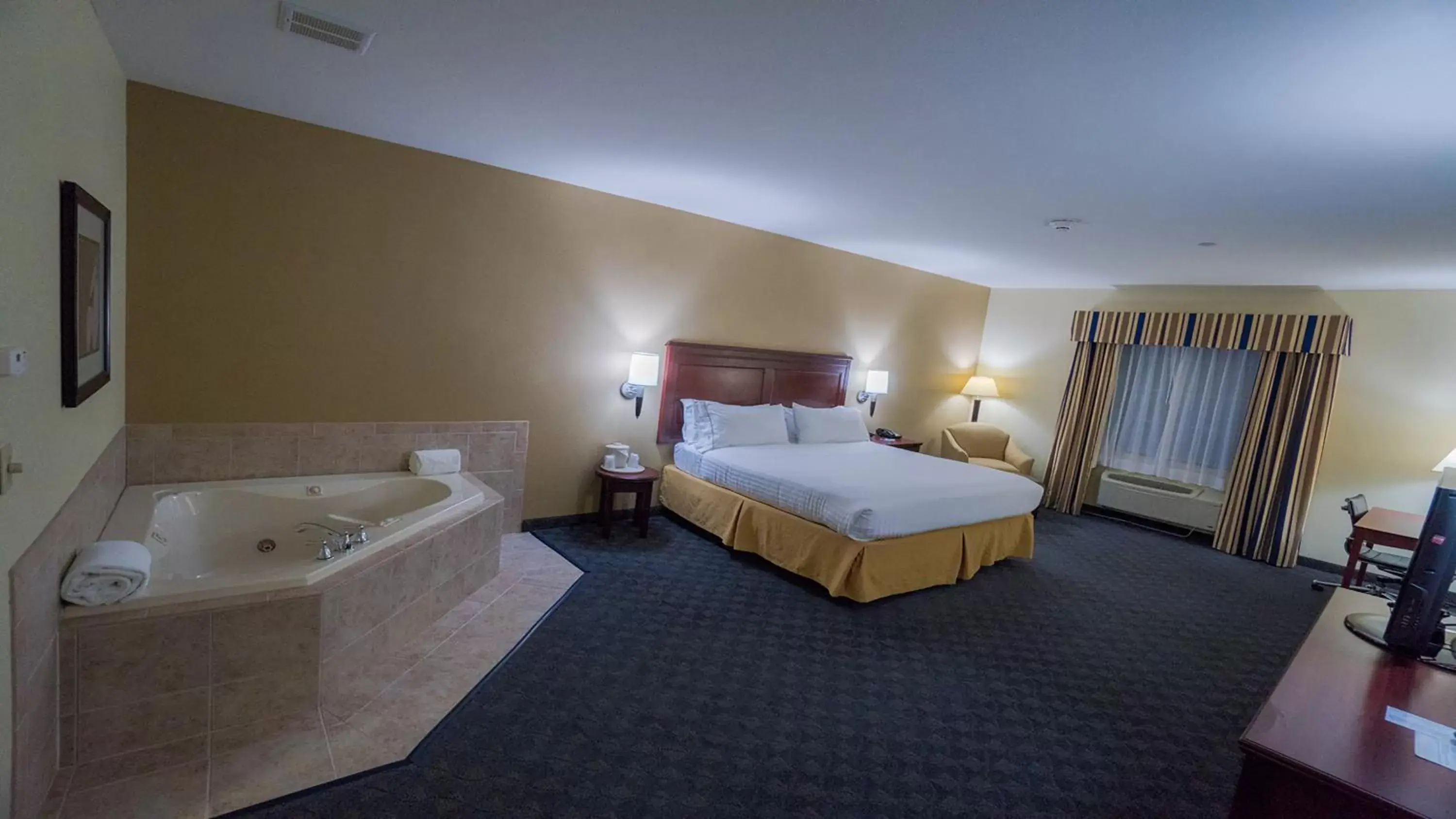 Photo of the whole room in Holiday Inn Express Hotel & Suites Pampa, an IHG Hotel