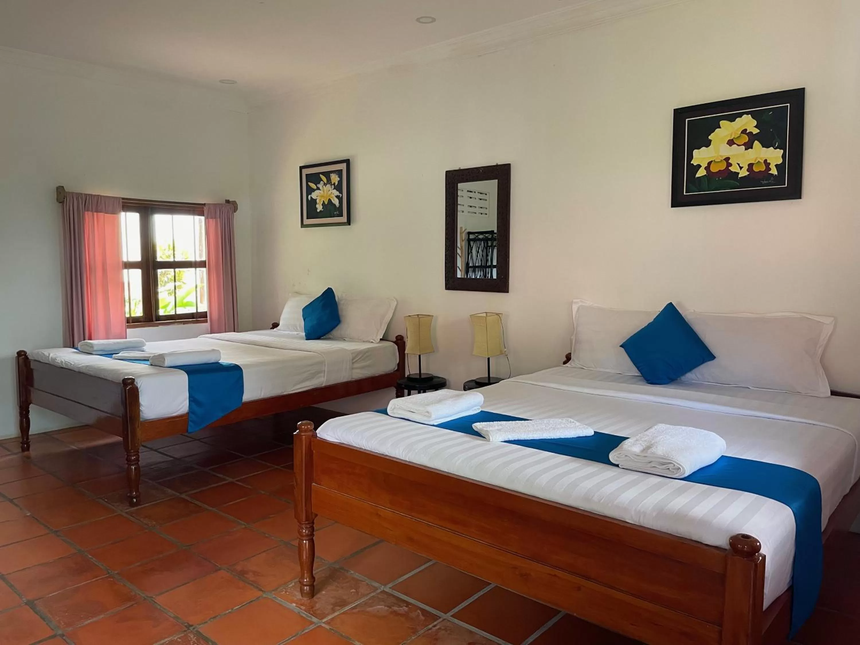 Quadruple Room with Garden View in Kep Lodge