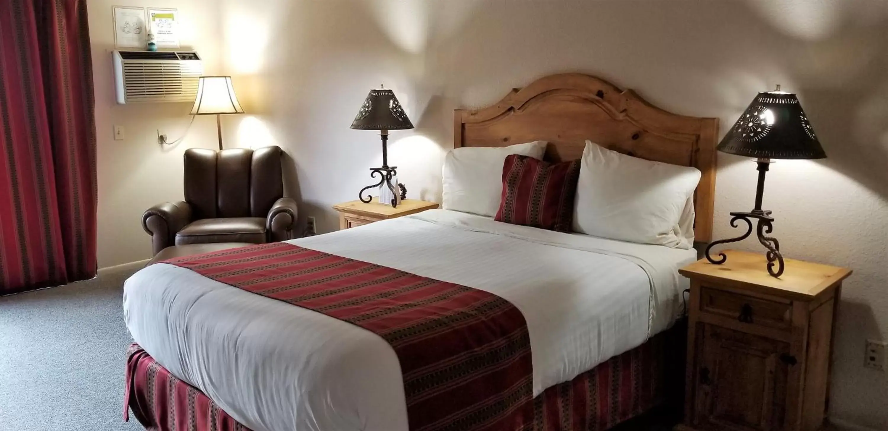 Photo of the whole room, Bed in Beaver Creek Inn