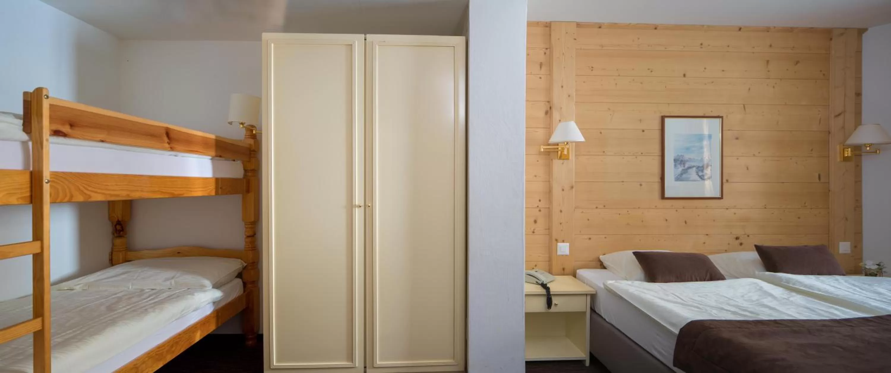 Property building, Bed in Hotel La Prairie