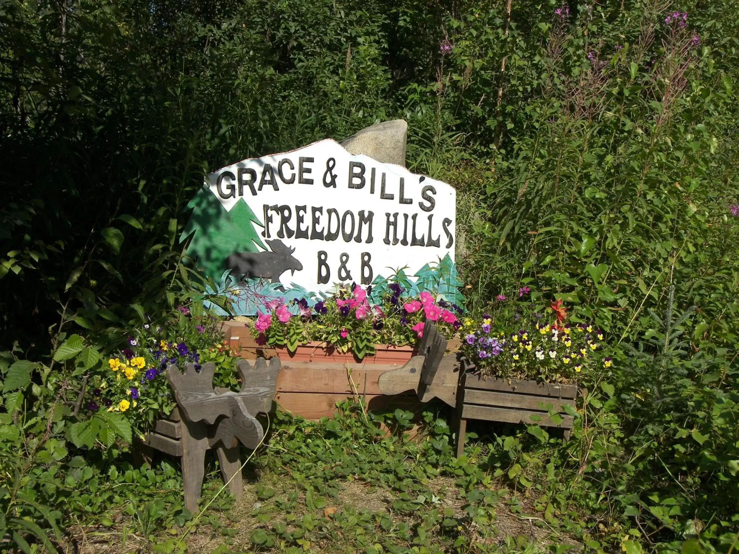 Property logo or sign in Grace and Bill's Freedom Hills B&B