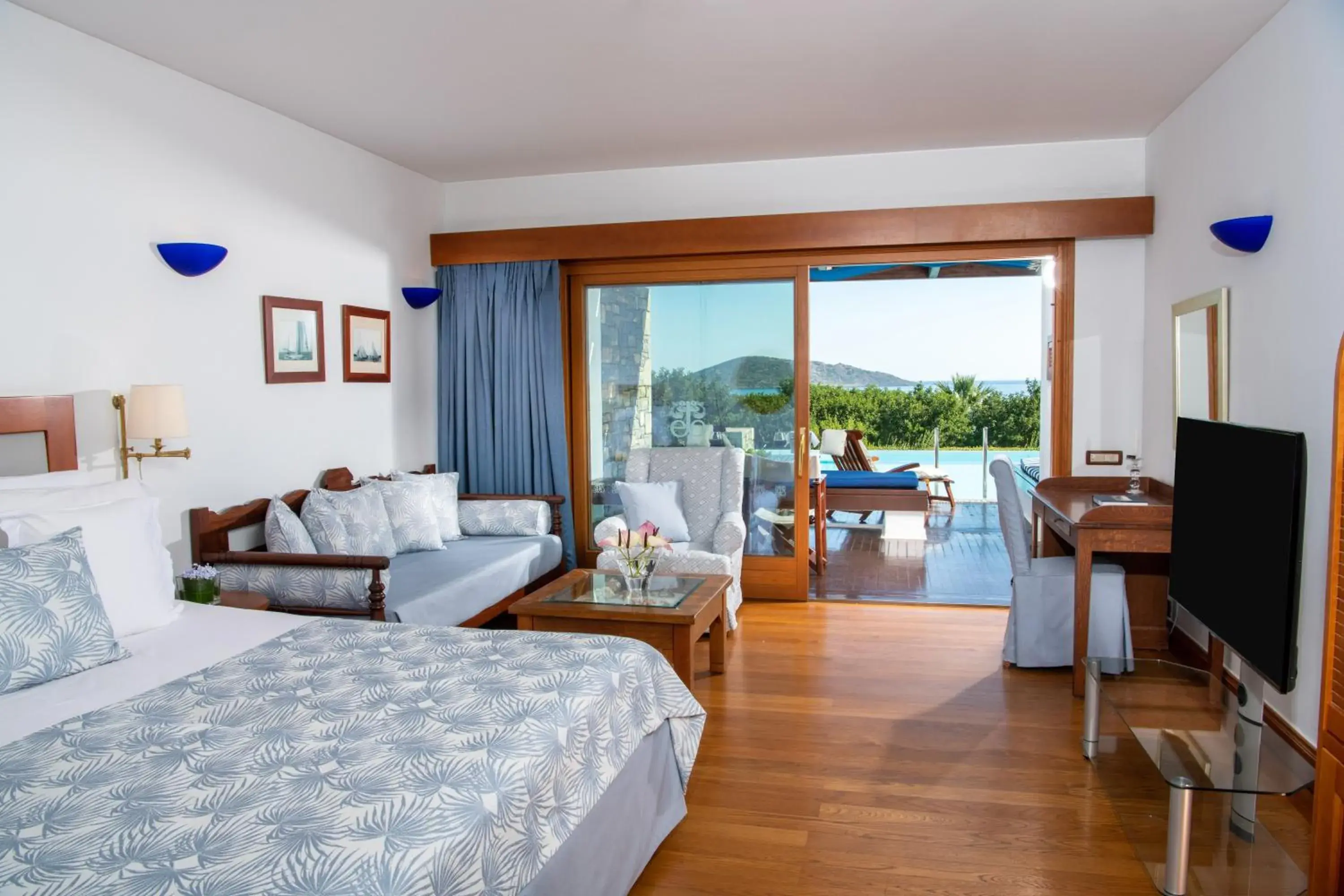 Seating area in Elounda Beach Hotel & Villas, a Member of the Leading Hotels of the World