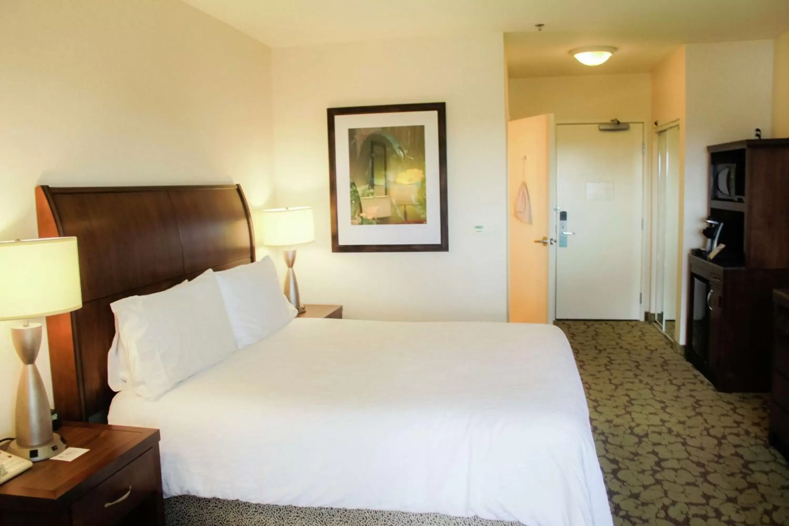 Photo of the whole room, Bed in Hilton Garden Inn Redding