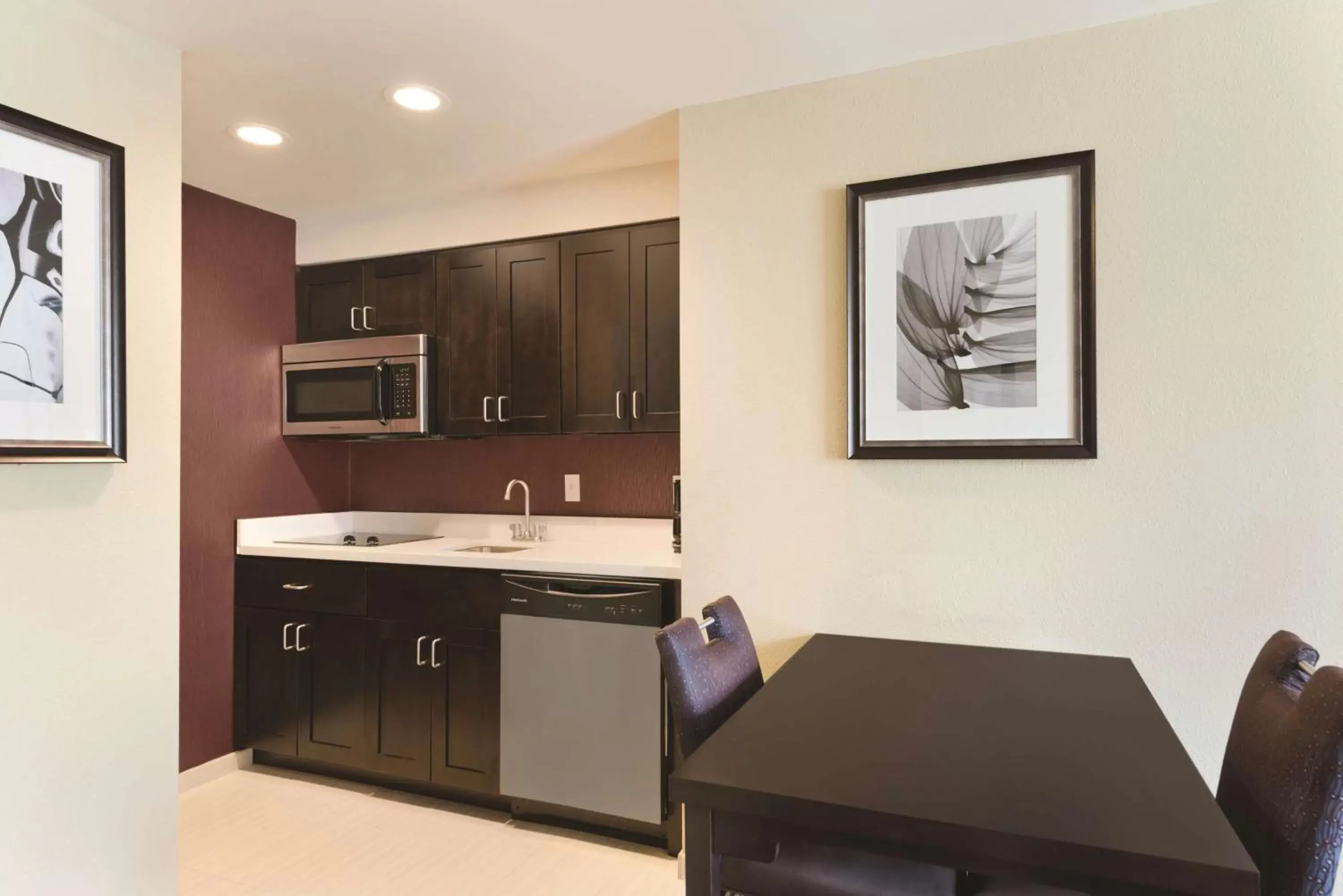 Kitchen or kitchenette, Kitchen/Kitchenette in Homewood Suites Mobile