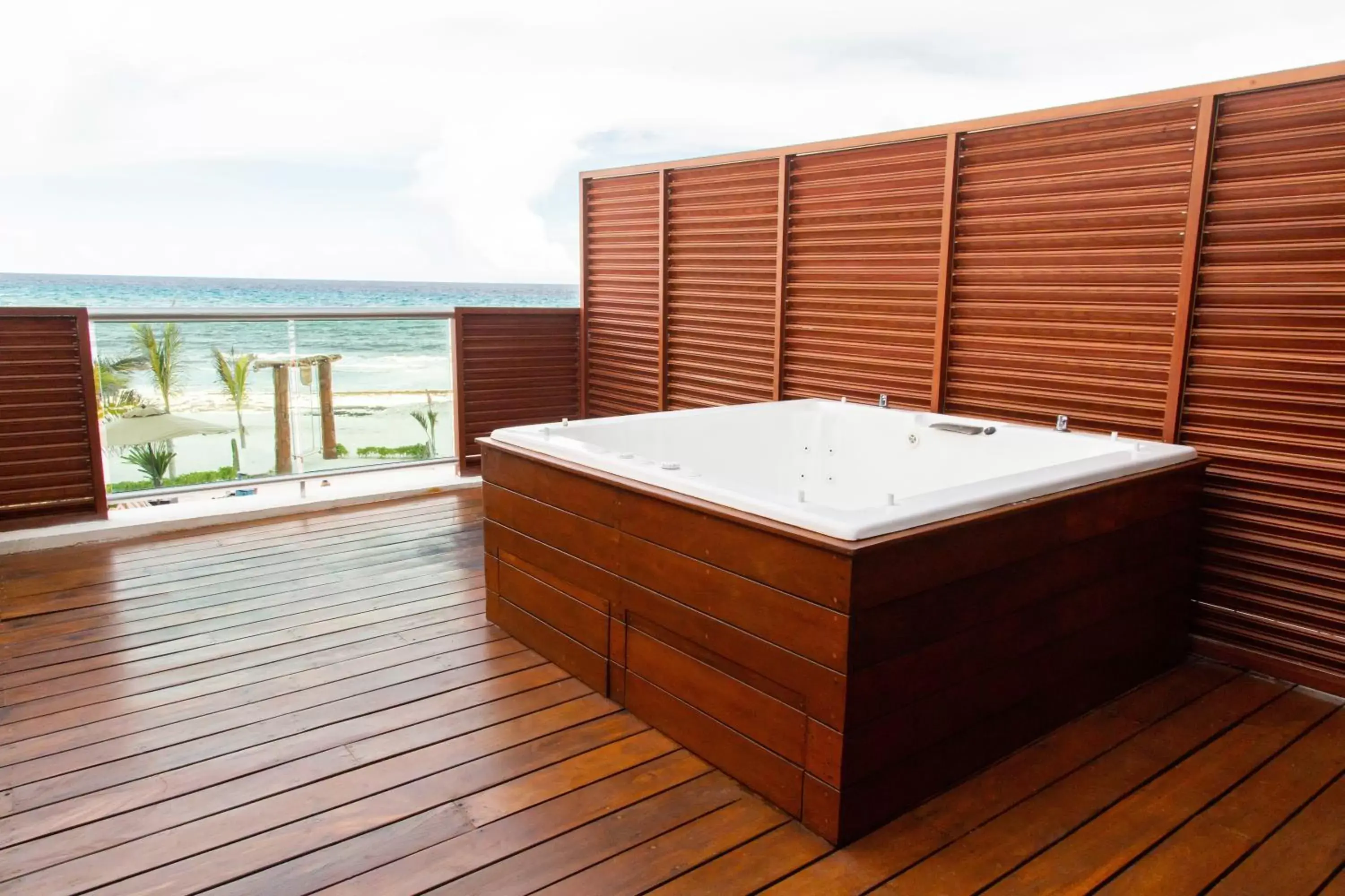 Hot Tub in Ocean Dream Cancun by GuruHotel
