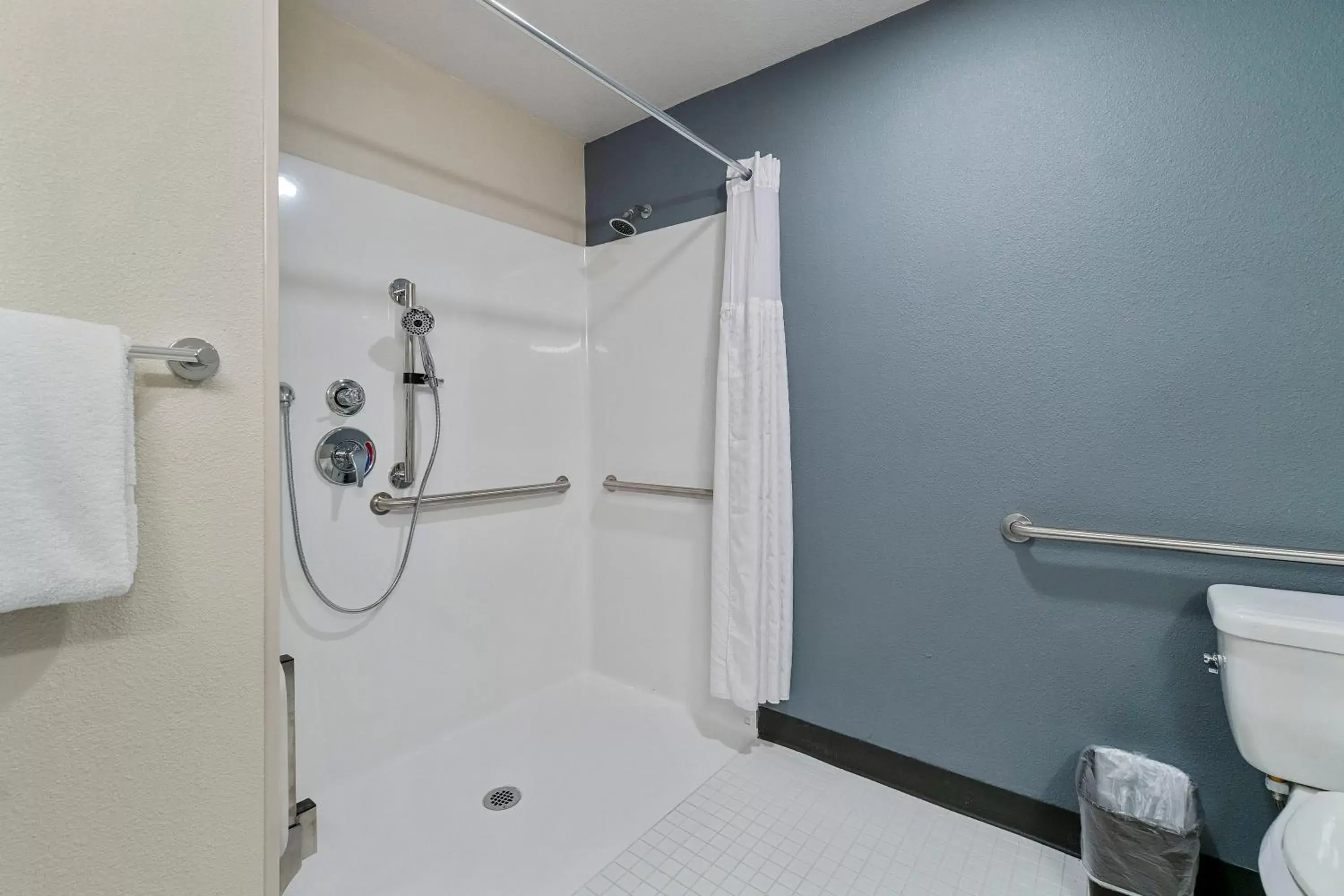 Bathroom in Extended Stay America Suites - San Jose - Milpitas - McCarthy Ranch