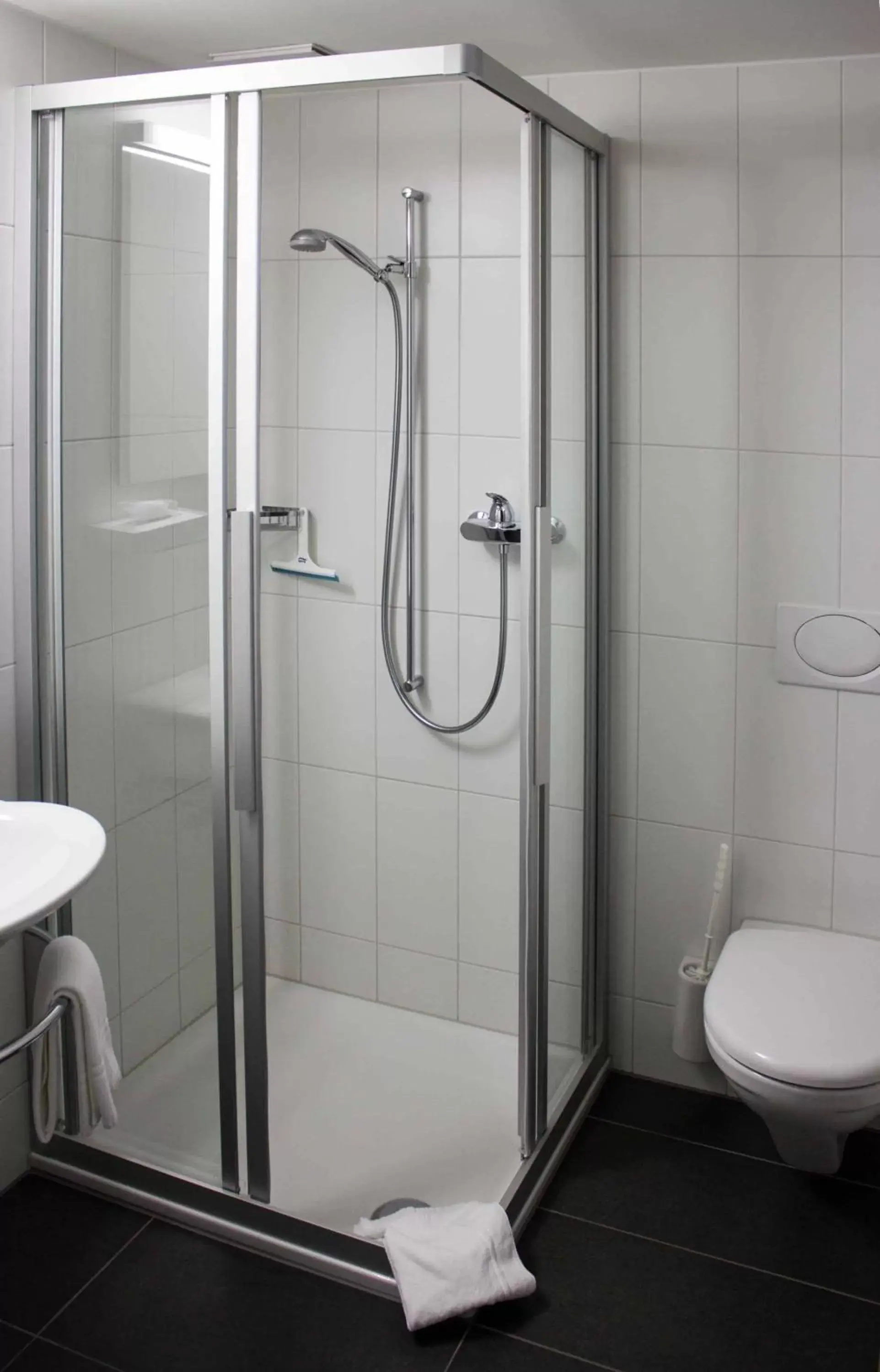 Shower, Bathroom in Hotel Gasthof Kreuz