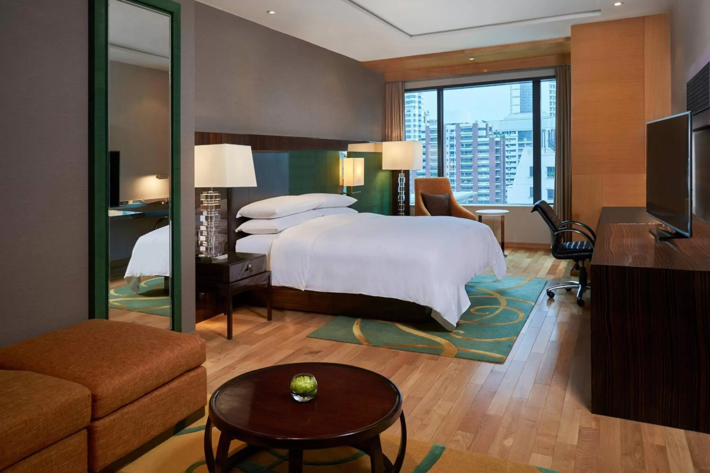 Bedroom in Renaissance Bangkok Ratchaprasong Hotel
