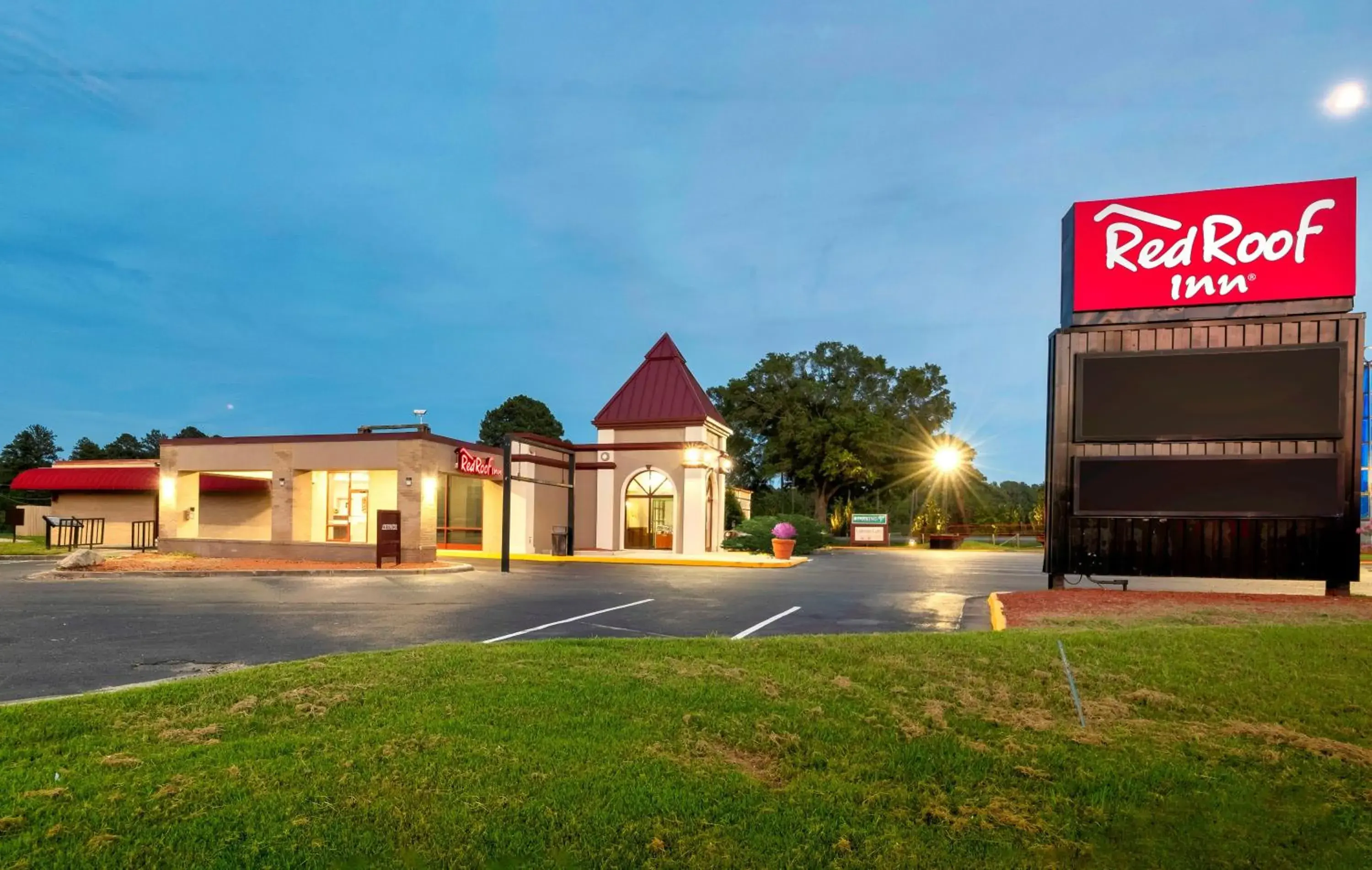 Property Building in Red Roof Inn Petersburg - Fort Lee