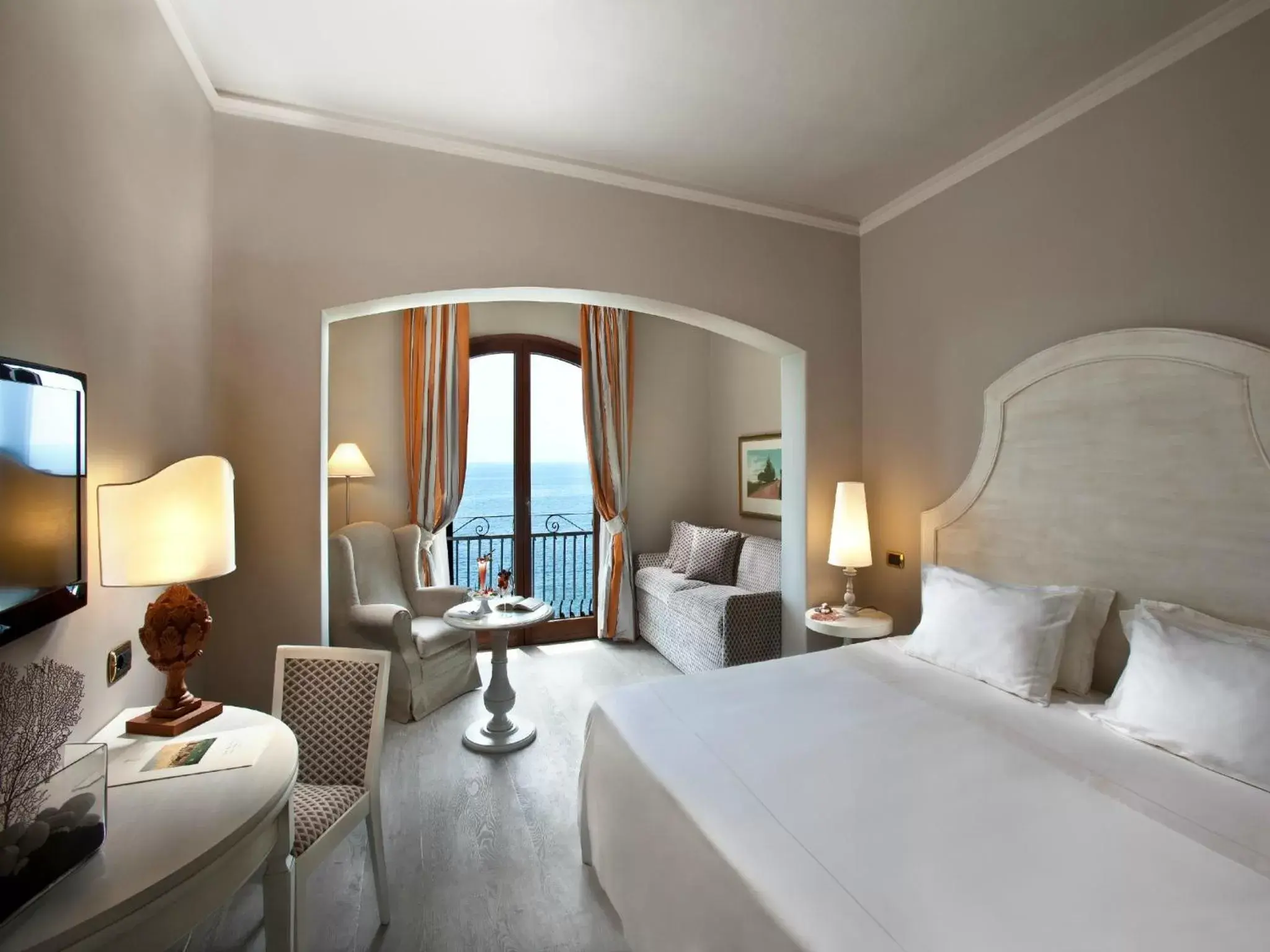 Bed in Grand Hotel Baia Verde