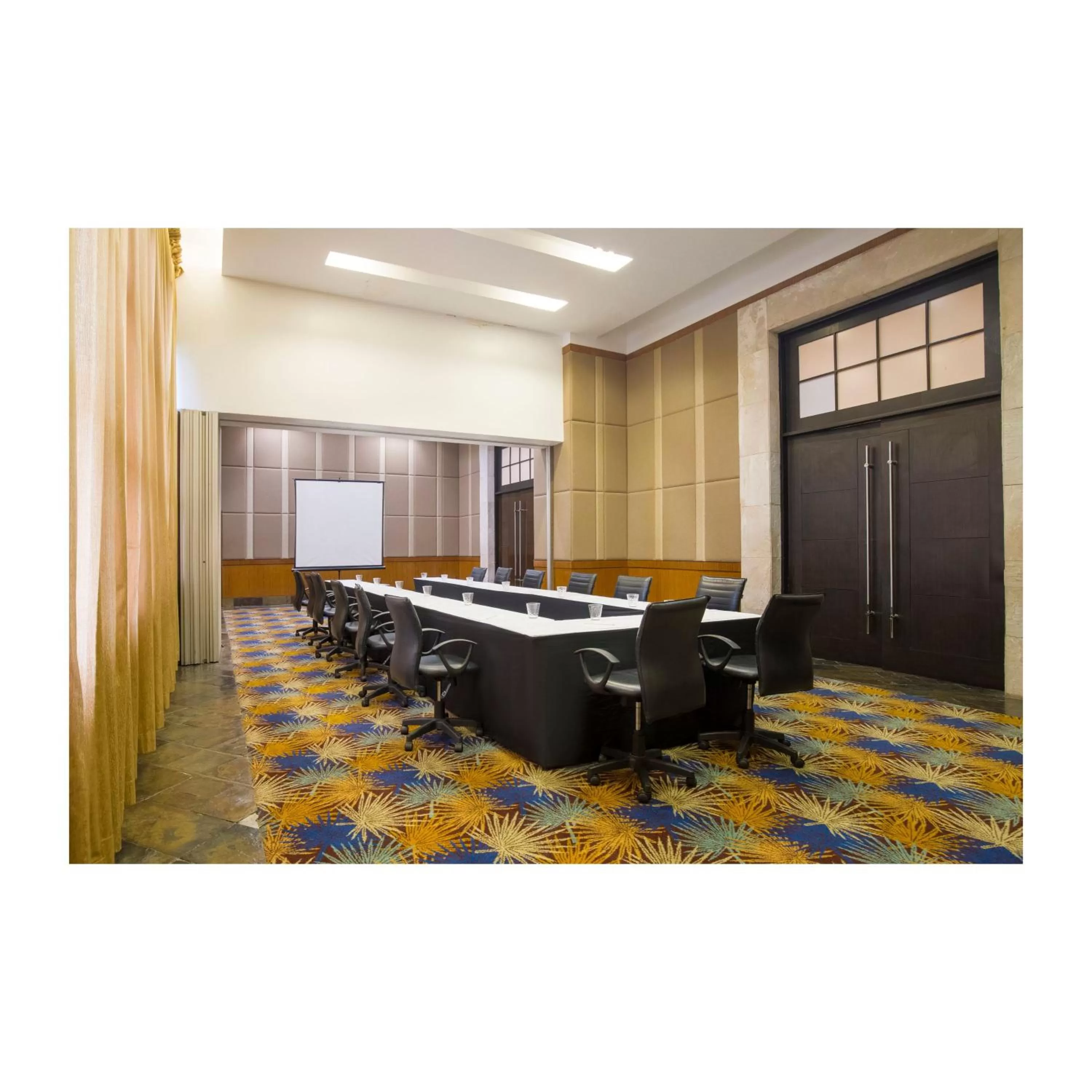 Meeting/conference room in Summit Ridge Tagaytay - Newly Renovated