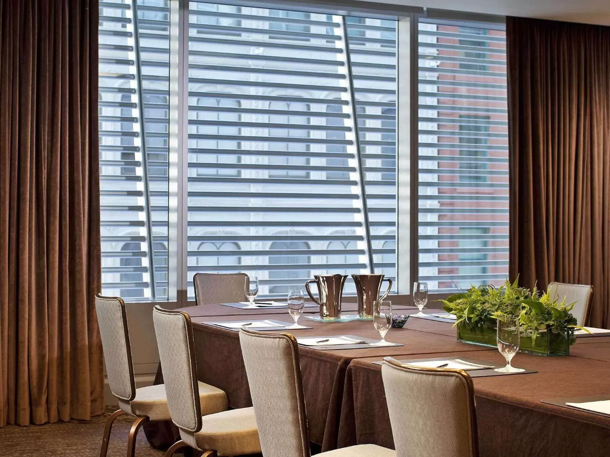 Business facilities, Restaurant/Places to Eat in Fairmont Pittsburgh