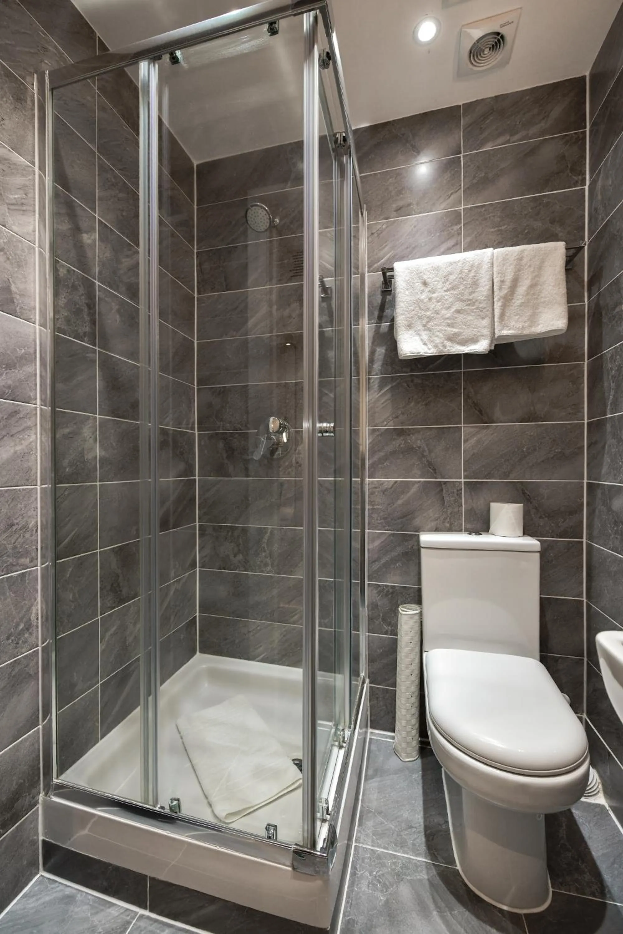 Bathroom in Queens Park Hotel