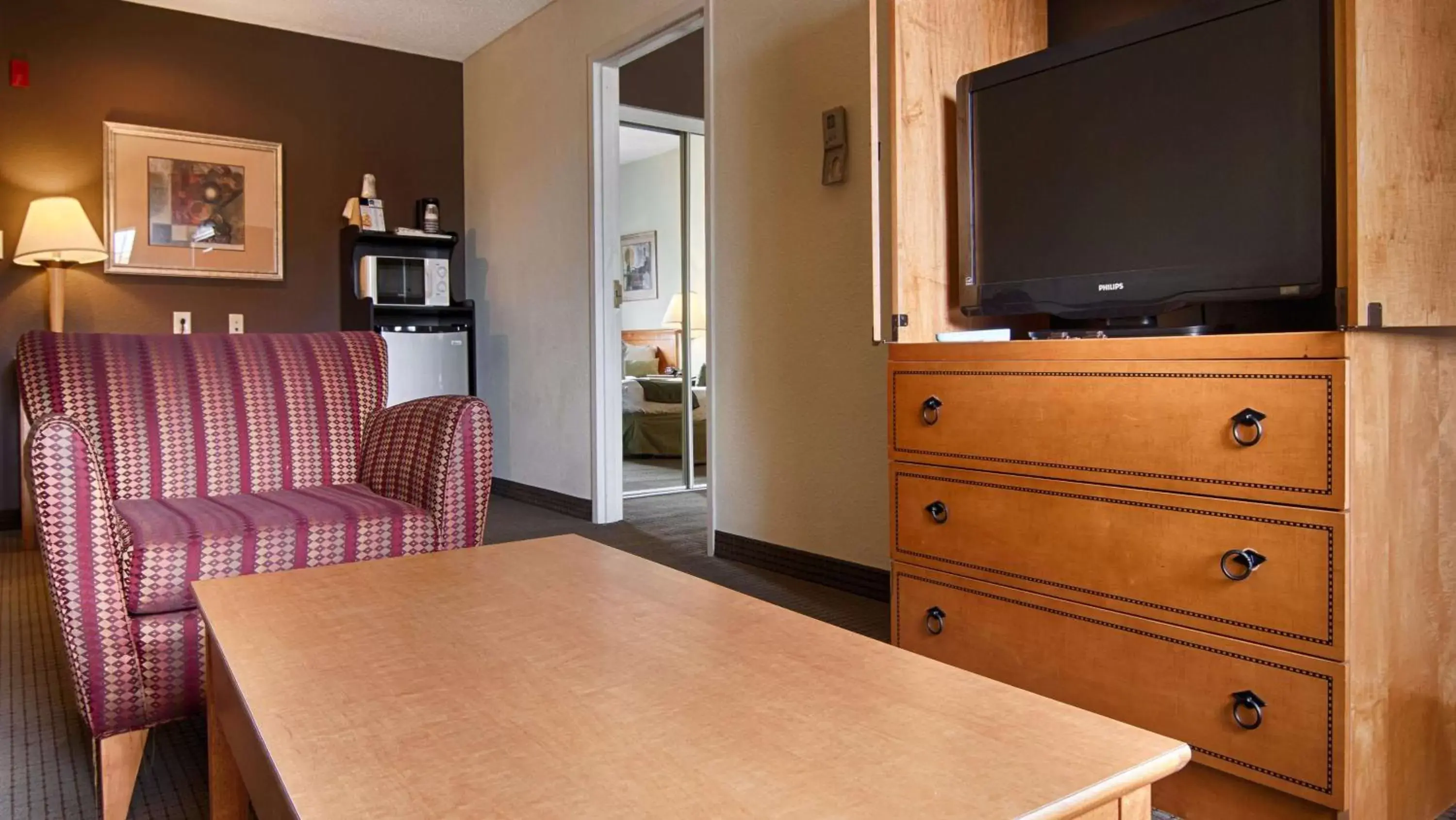 Photo of the whole room, TV/Entertainment Center in Best Western Plus Newport News