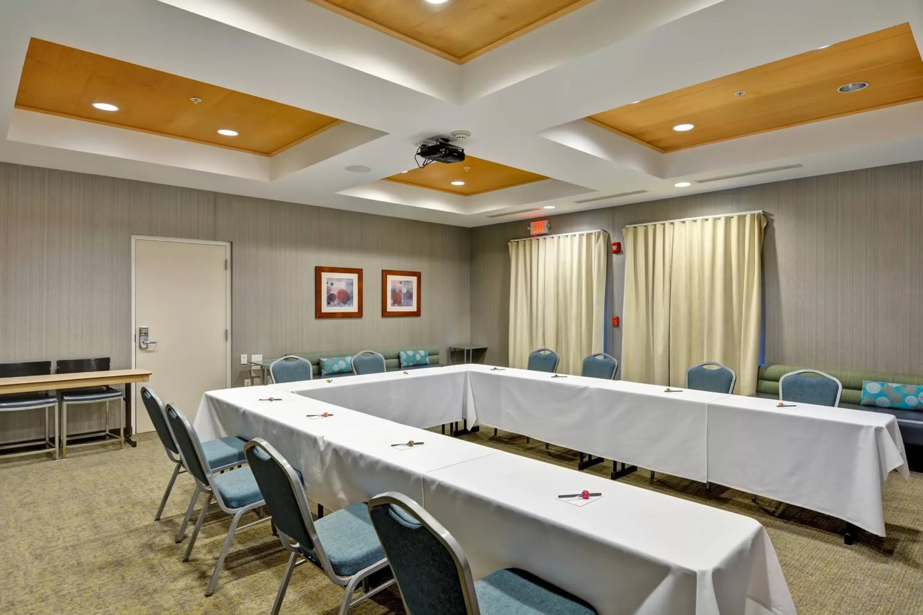 Meeting/conference room in SpringHill Suites Cincinnati Airport South