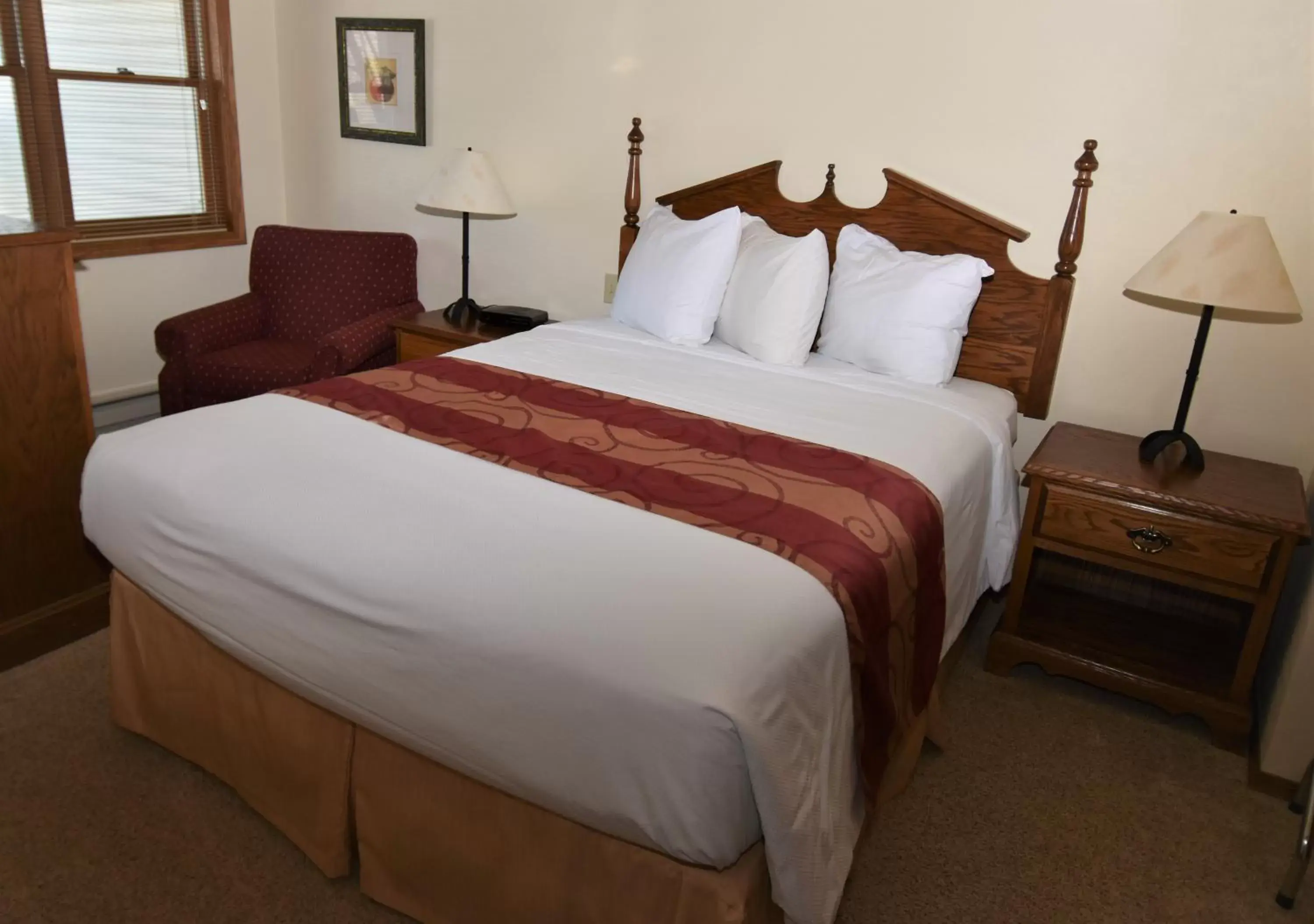 Bedroom, Bed in Pheasant Park Resort