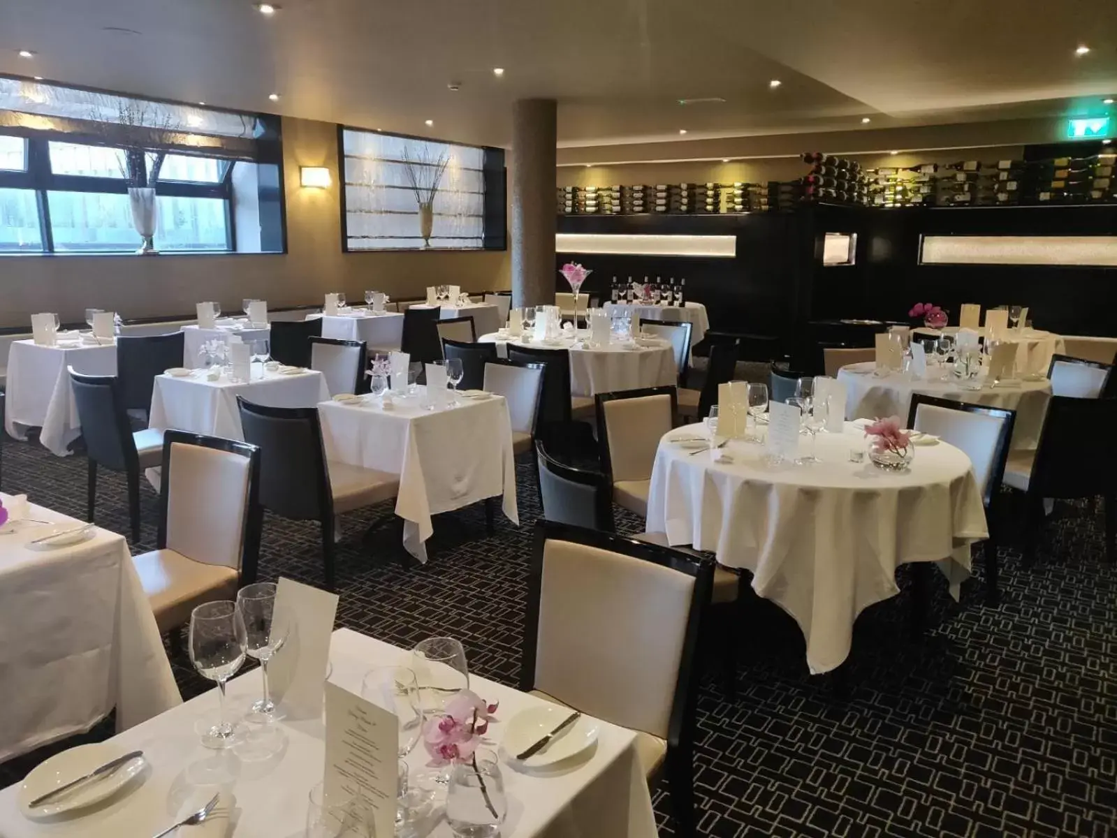 Dinner, Restaurant/Places to Eat in Maryborough Hotel & Spa