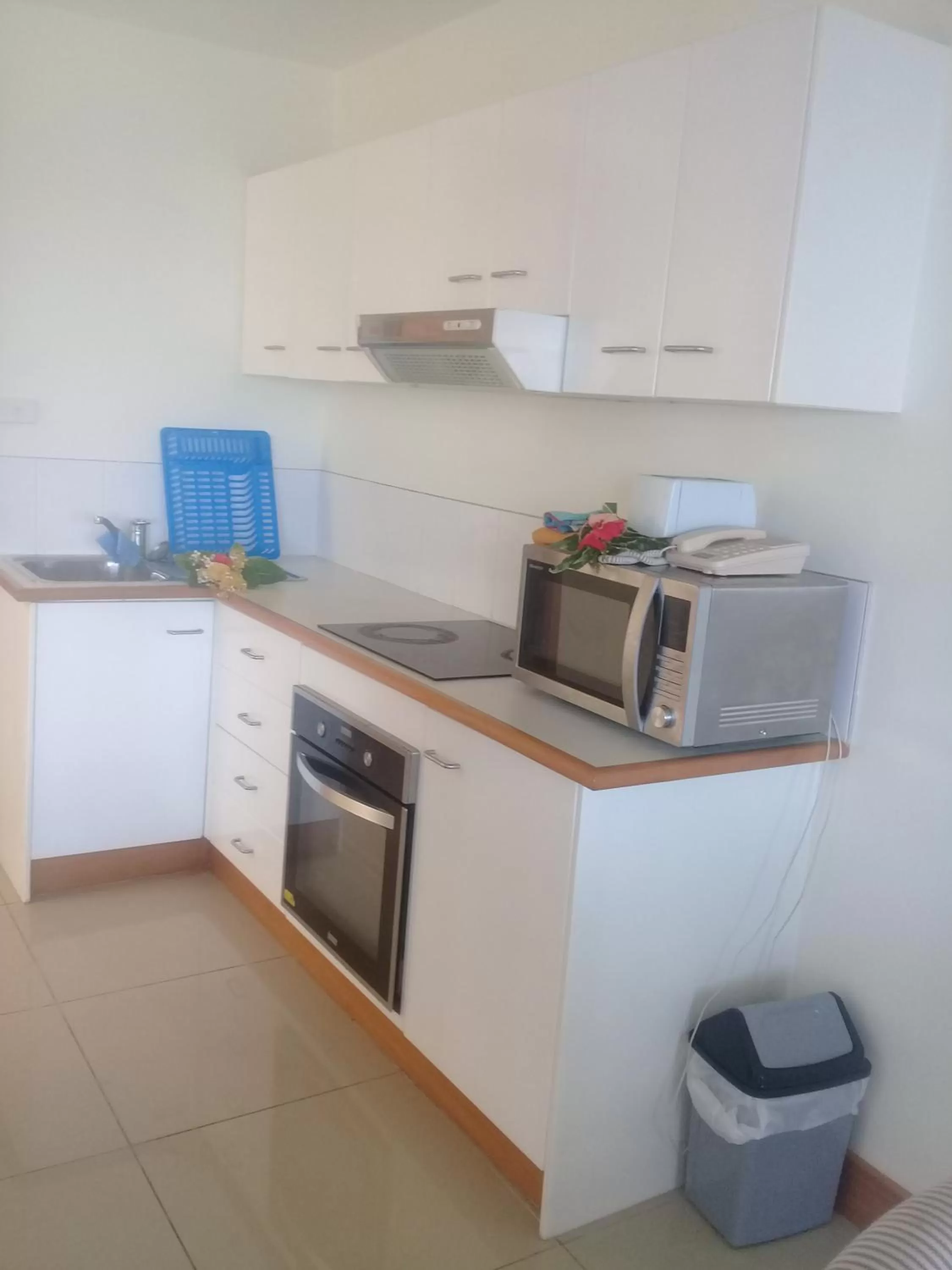 Kitchen/Kitchenette in Anchorage Beach Resort