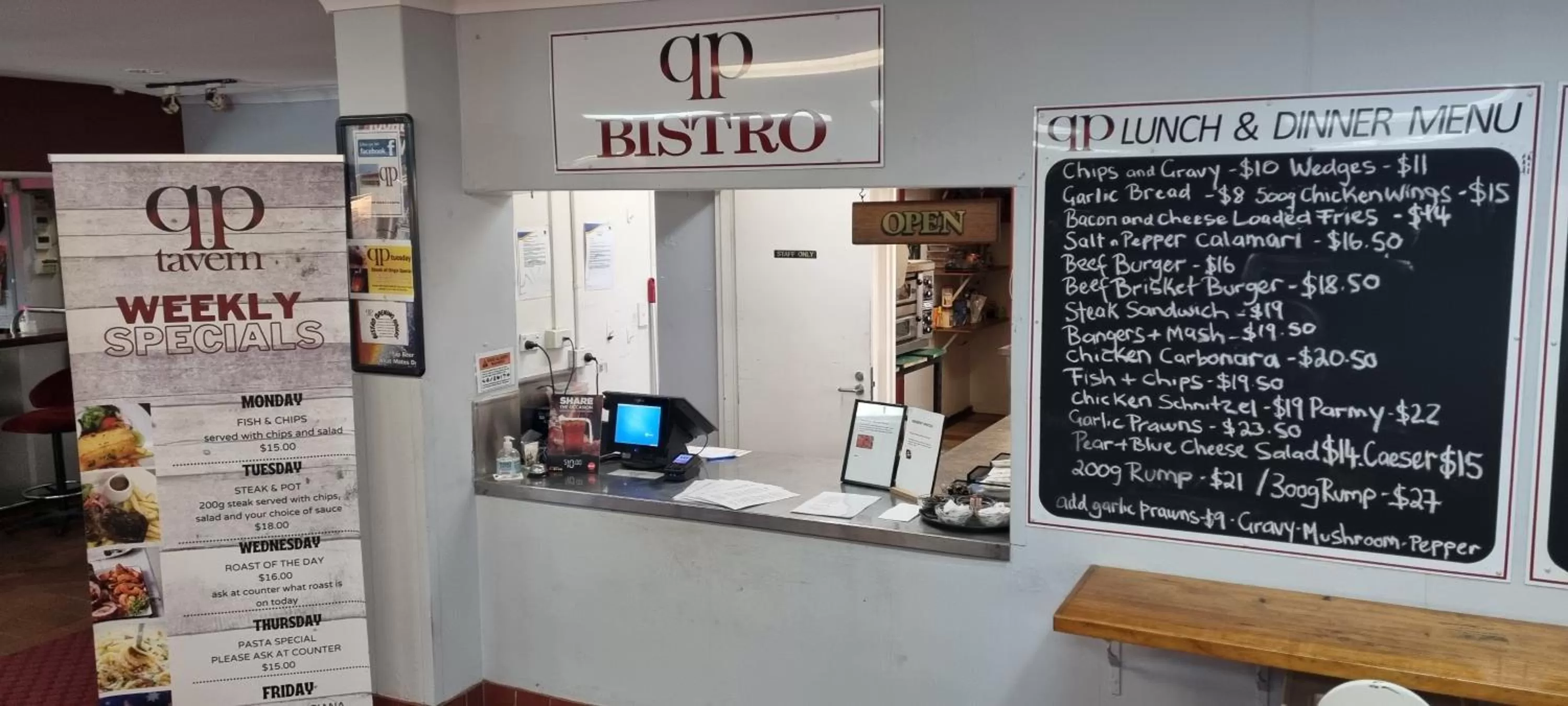 Food and drinks in Queensport Tavern And Motel